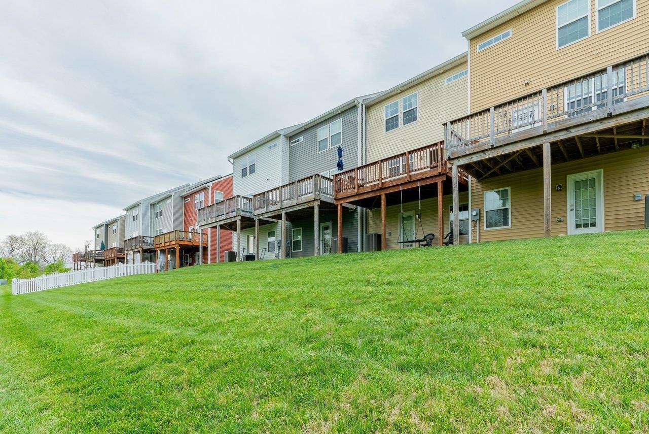 117 WILLOWSHIRE CT, WAYNESBORO, Virginia 22980, 4 Bedrooms Bedrooms, ,3 BathroomsBathrooms,Residential,117 WILLOWSHIRE CT,675484 MLS # 675484