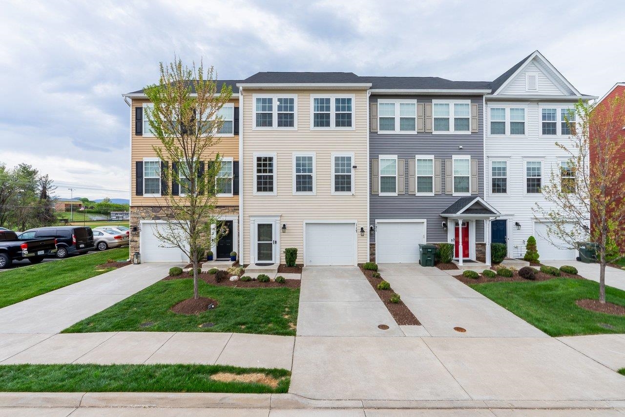 117 WILLOWSHIRE CT, WAYNESBORO, Virginia 22980, 4 Bedrooms Bedrooms, ,3 BathroomsBathrooms,Residential,117 WILLOWSHIRE CT,675484 MLS # 675484