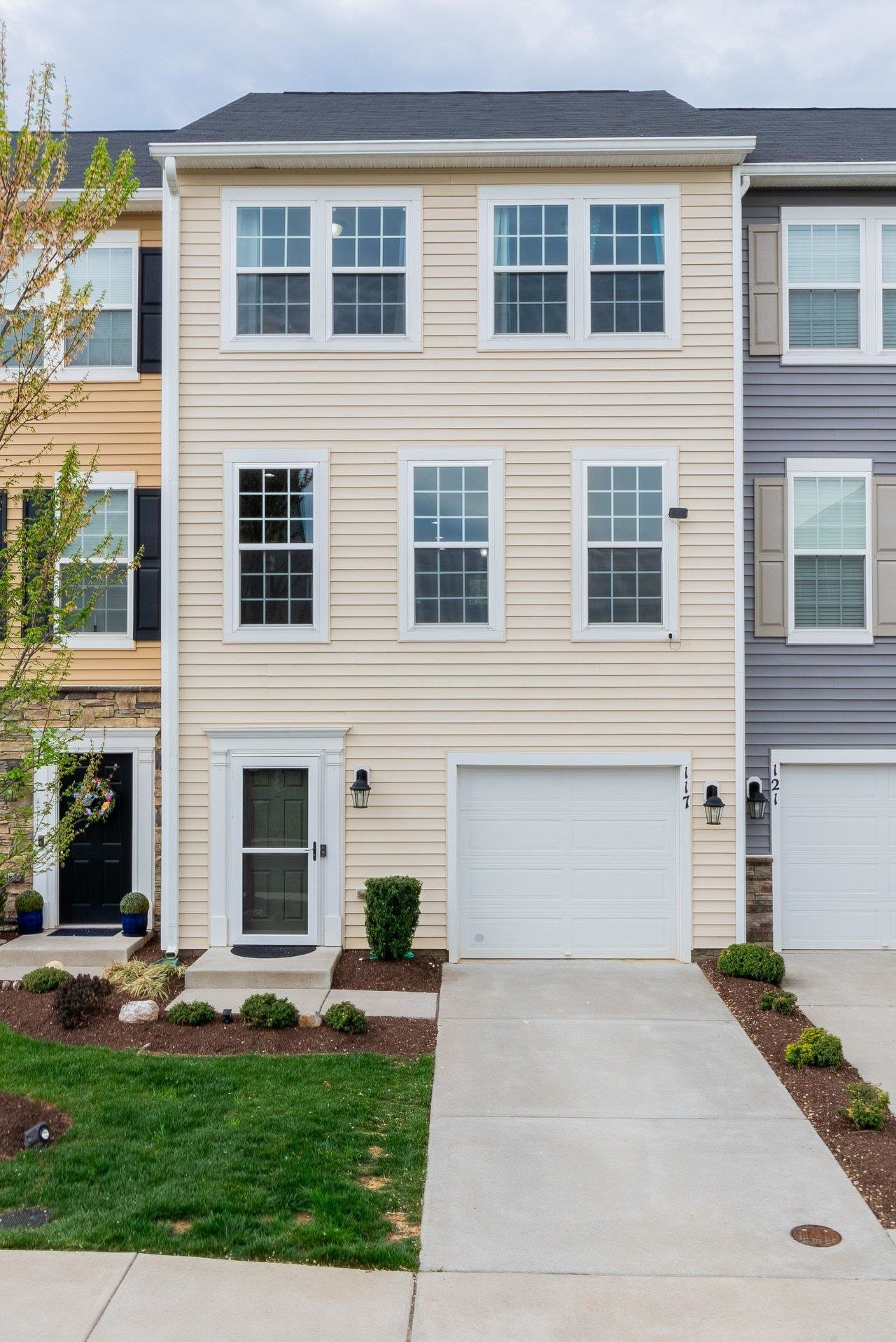 117 WILLOWSHIRE CT, WAYNESBORO, Virginia 22980, 4 Bedrooms Bedrooms, ,3 BathroomsBathrooms,Residential,117 WILLOWSHIRE CT,675484 MLS # 675484