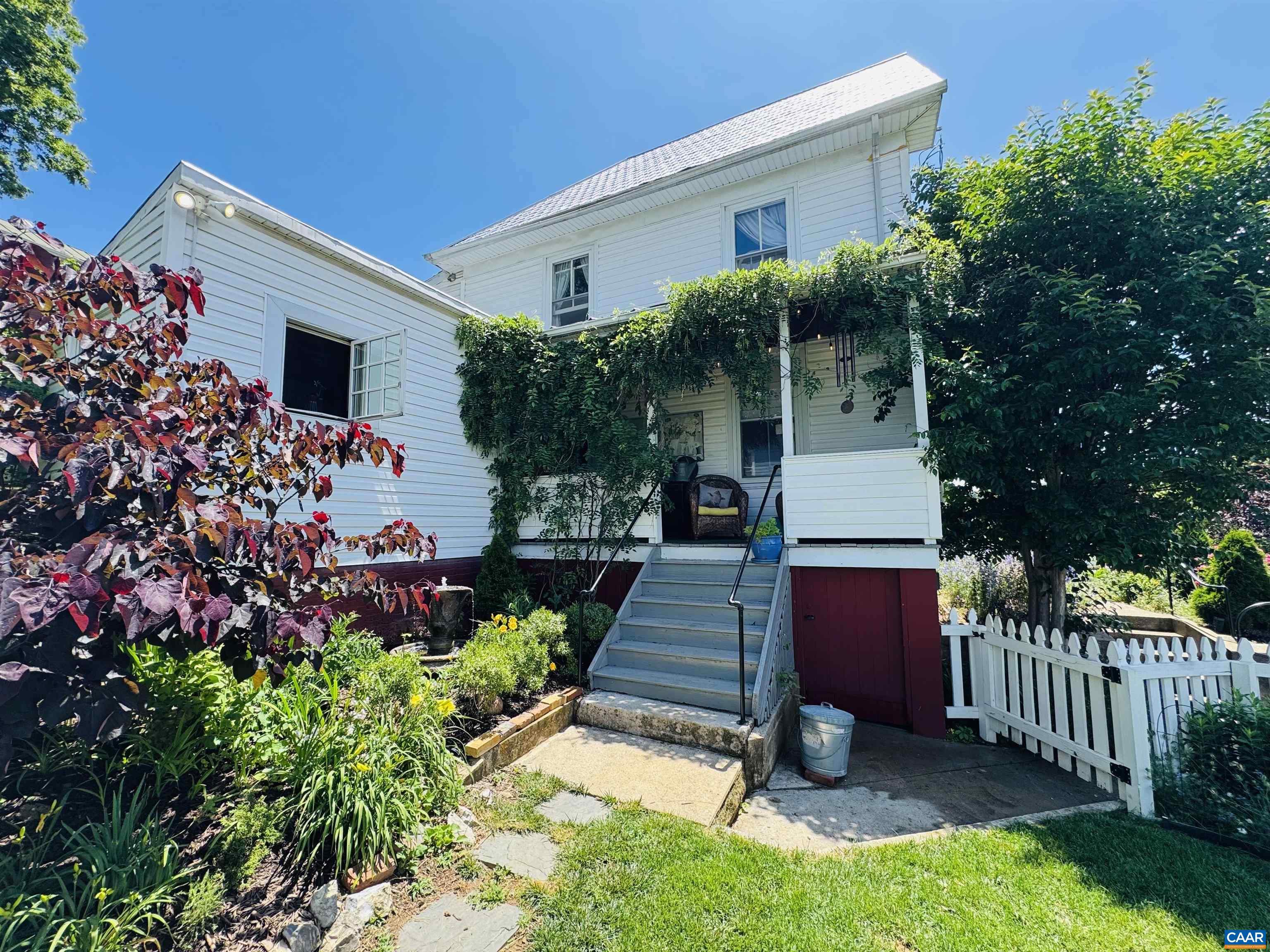 241 CHURCHVILLE AVE, STAUNTON, Virginia 24401, 4 Bedrooms Bedrooms, ,2 BathroomsBathrooms,Residential,241 CHURCHVILLE AVE,675764 MLS # 675764 241 CHURCHVILLE AVE, STAUNTON, Virginia 24401, 4 Bedrooms Bedrooms, ,2 BathroomsBathrooms,Residential,241 CHURCHVILLE AVE,675764 MLS # 675764