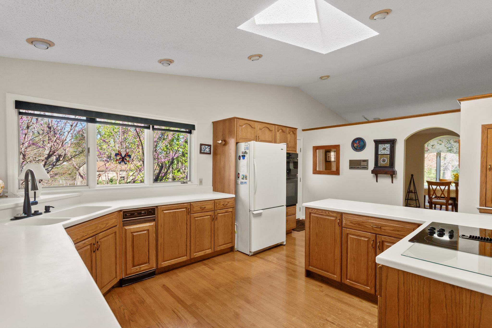 is amazing with range top on island, archway pass through to dining room.