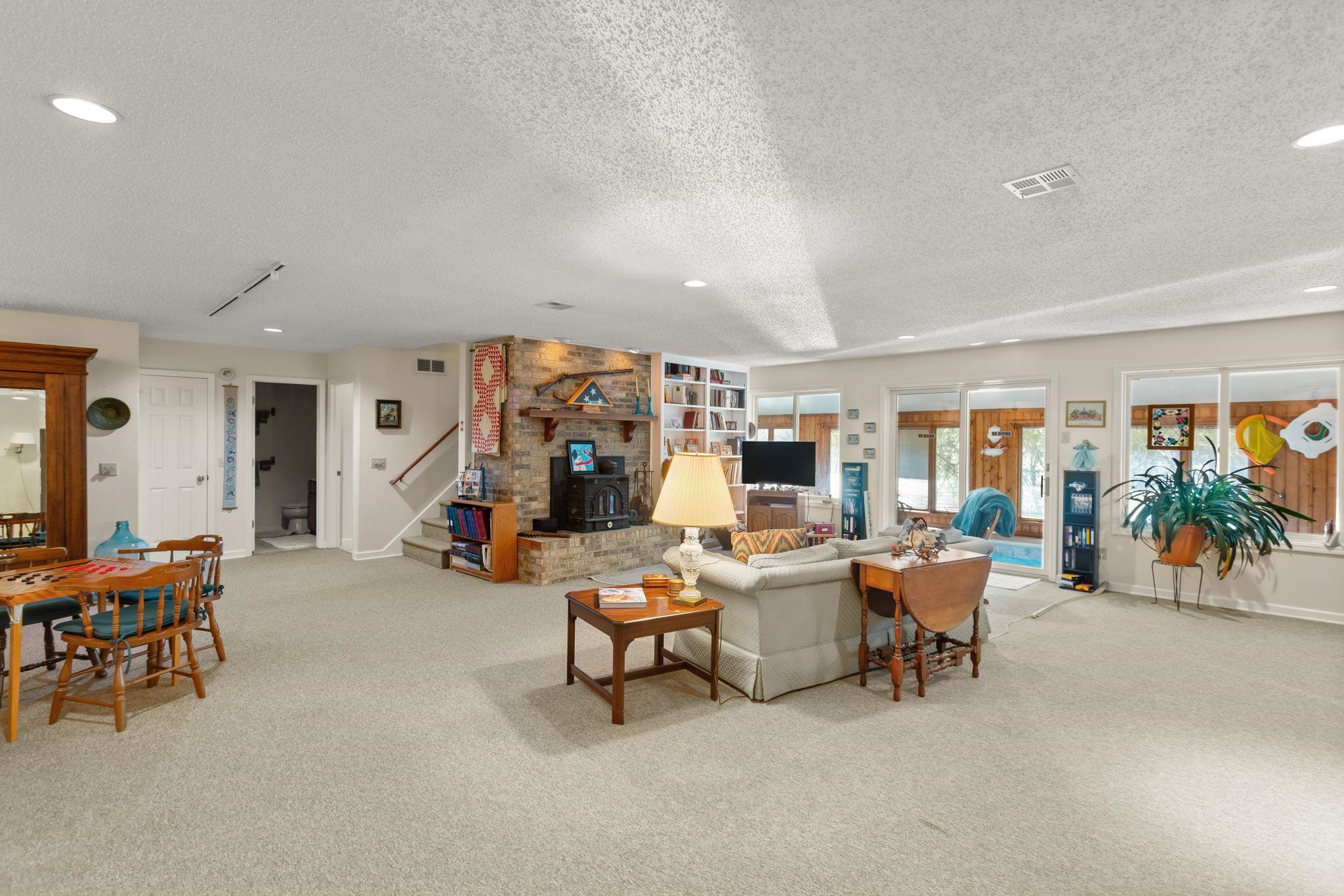 room for playing cards, building puzzles and family fun.