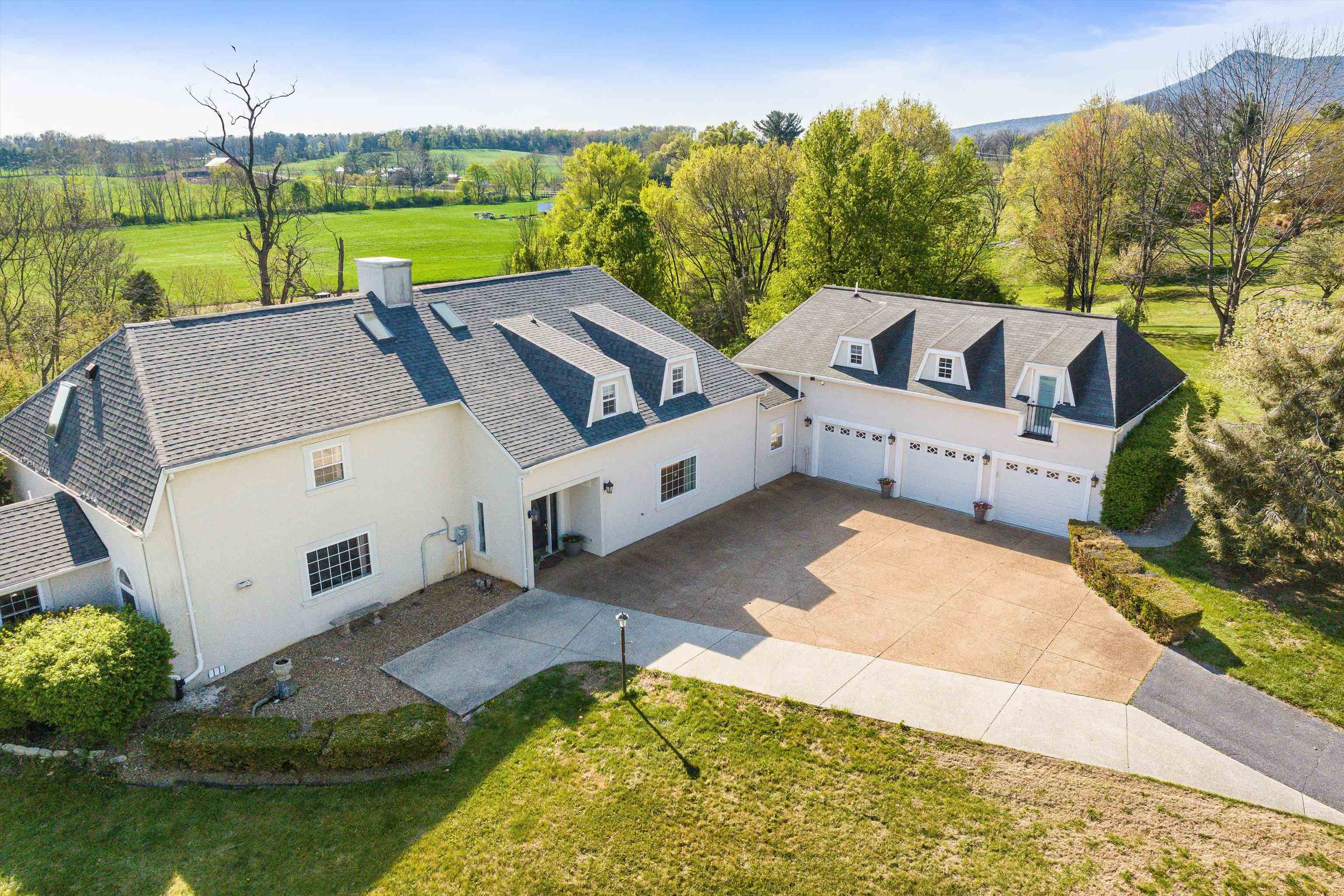 1335 COURTNEY LN, ELKTON, Virginia 22827, 6 Bedrooms Bedrooms, ,4 BathroomsBathrooms,Residential,1335 COURTNEY LN,675776 MLS # 675776