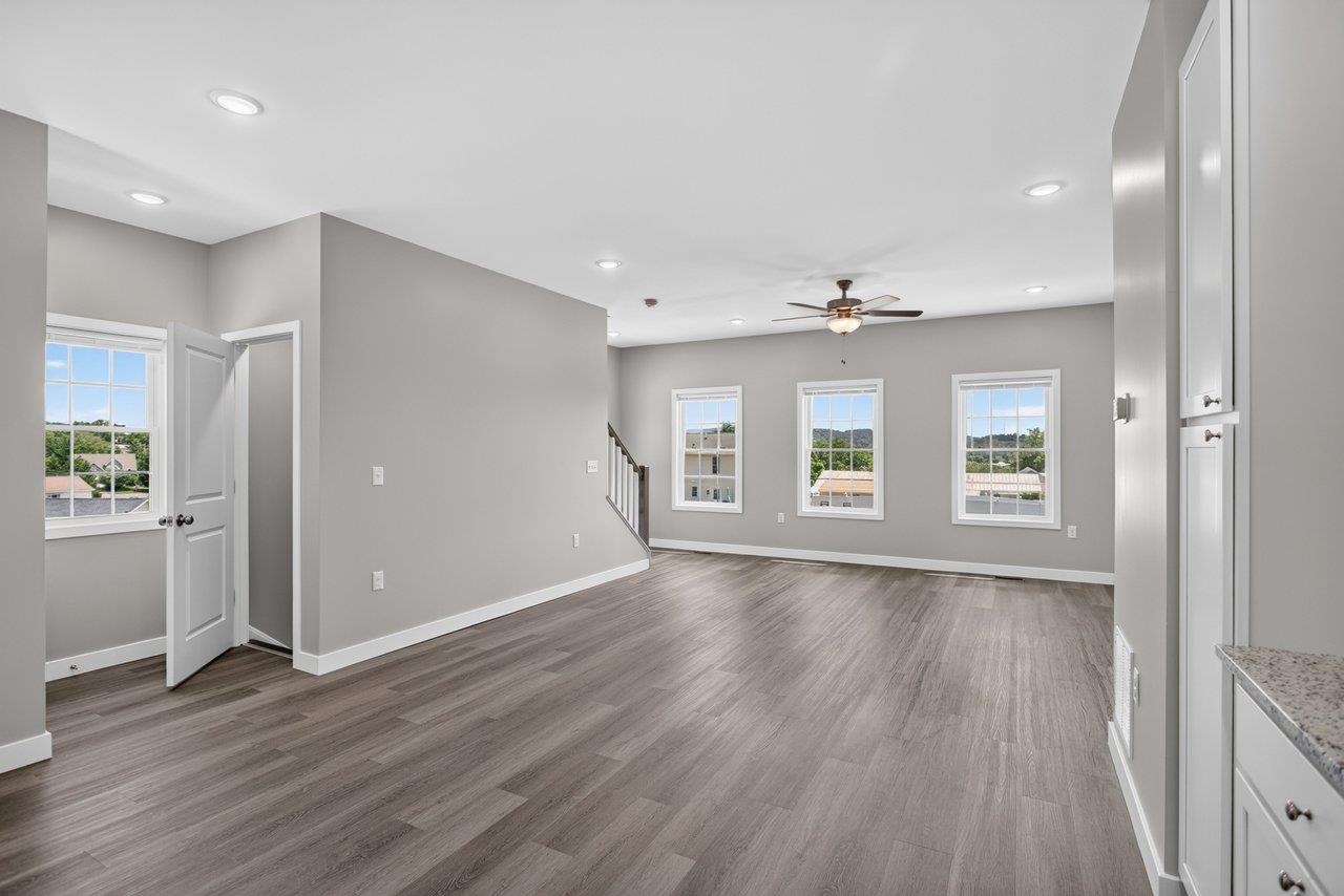 105 WILLOWSTONE CT, HARRISONBURG, Virginia 22801, 2 Bedrooms Bedrooms, ,2 BathroomsBathrooms,Residential,Pleasant Hill Townhomes,105 WILLOWSTONE CT,675778 MLS # 675778