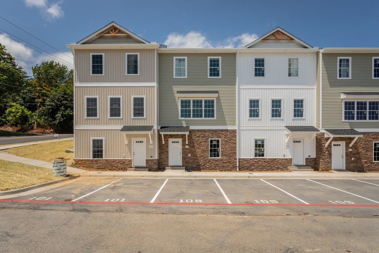 105 WILLOWSTONE CT, HARRISONBURG, Virginia 22801, 2 Bedrooms Bedrooms, ,2 BathroomsBathrooms,Residential,Pleasant Hill Townhomes,105 WILLOWSTONE CT,675778 MLS # 675778