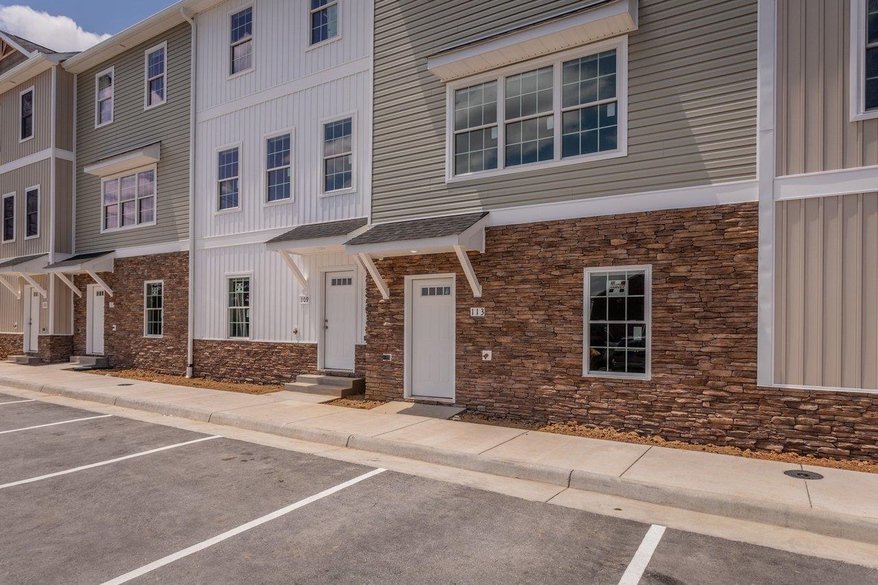 105 WILLOWSTONE CT, HARRISONBURG, Virginia 22801, 2 Bedrooms Bedrooms, ,2 BathroomsBathrooms,Residential,Pleasant Hill Townhomes,105 WILLOWSTONE CT,675778 MLS # 675778
