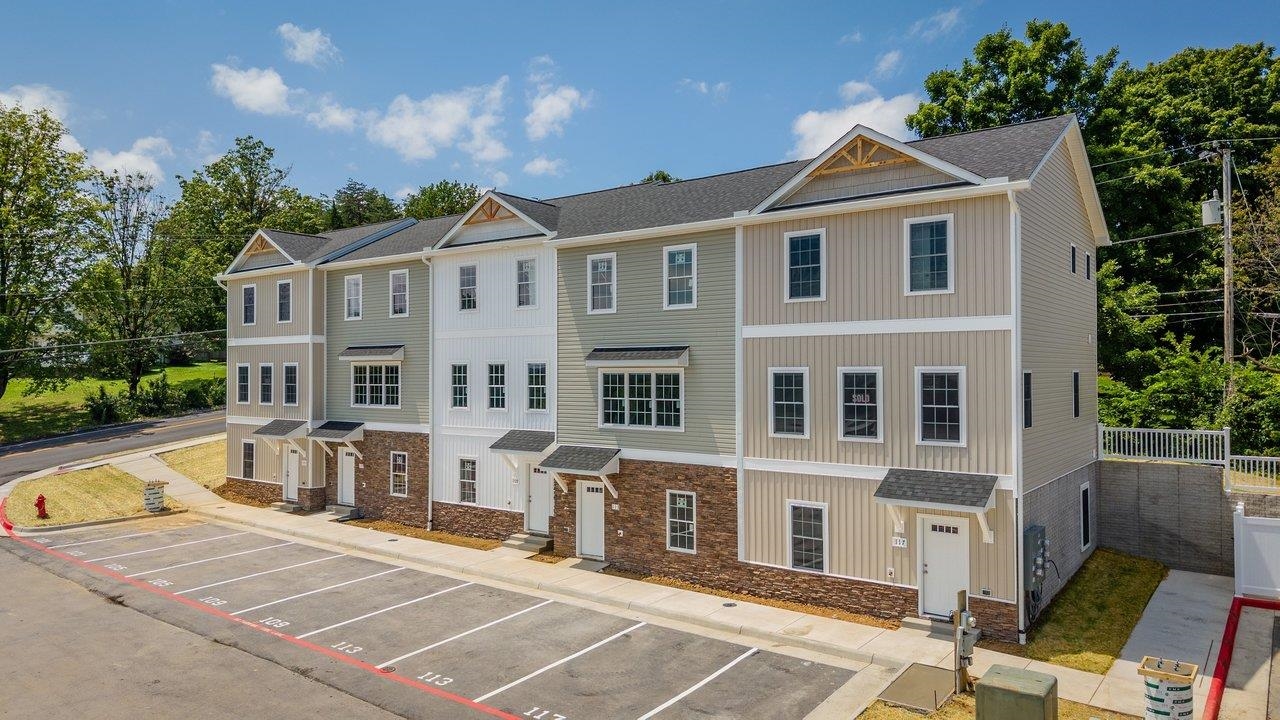 105 WILLOWSTONE CT, HARRISONBURG, Virginia 22801, 2 Bedrooms Bedrooms, ,2 BathroomsBathrooms,Residential,Pleasant Hill Townhomes,105 WILLOWSTONE CT,675778 MLS # 675778
