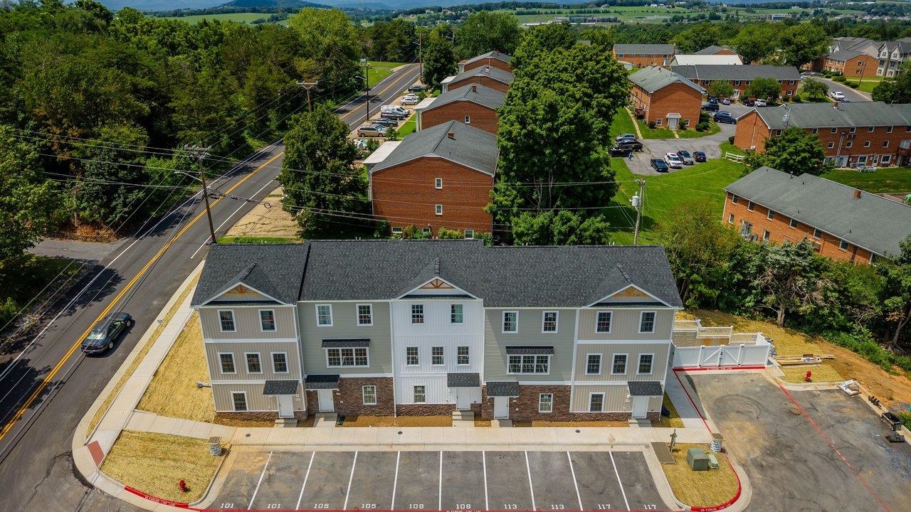 105 WILLOWSTONE CT, HARRISONBURG, Virginia 22801, 2 Bedrooms Bedrooms, ,2 BathroomsBathrooms,Residential,Pleasant Hill Townhomes,105 WILLOWSTONE CT,675778 MLS # 675778