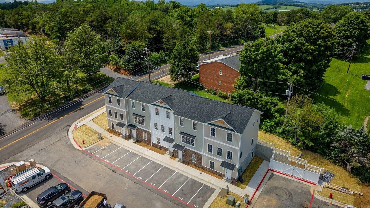 105 WILLOWSTONE CT, HARRISONBURG, Virginia 22801, 2 Bedrooms Bedrooms, ,2 BathroomsBathrooms,Residential,Pleasant Hill Townhomes,105 WILLOWSTONE CT,675778 MLS # 675778