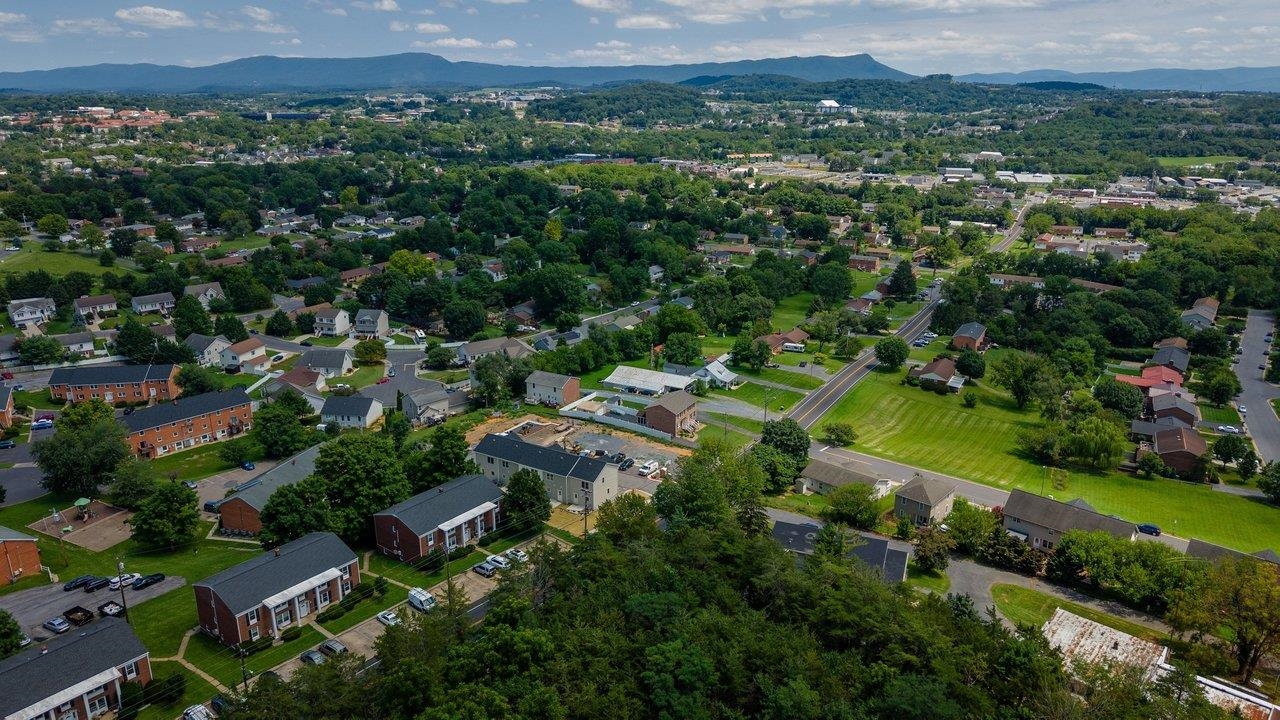 105 WILLOWSTONE CT, HARRISONBURG, Virginia 22801, 2 Bedrooms Bedrooms, ,2 BathroomsBathrooms,Residential,Pleasant Hill Townhomes,105 WILLOWSTONE CT,675778 MLS # 675778