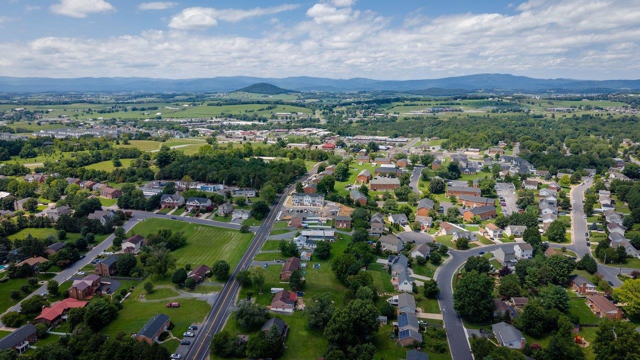 105 WILLOWSTONE CT, HARRISONBURG, Virginia 22801, 2 Bedrooms Bedrooms, ,2 BathroomsBathrooms,Residential,Pleasant Hill Townhomes,105 WILLOWSTONE CT,675778 MLS # 675778