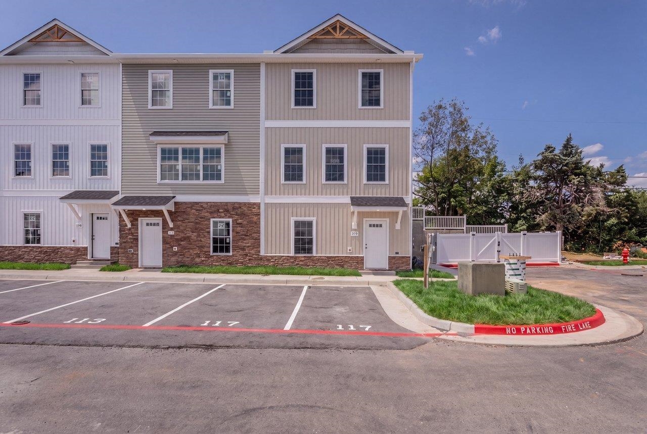 105 WILLOWSTONE CT, HARRISONBURG, Virginia 22801, 2 Bedrooms Bedrooms, ,2 BathroomsBathrooms,Residential,Pleasant Hill Townhomes,105 WILLOWSTONE CT,675778 MLS # 675778