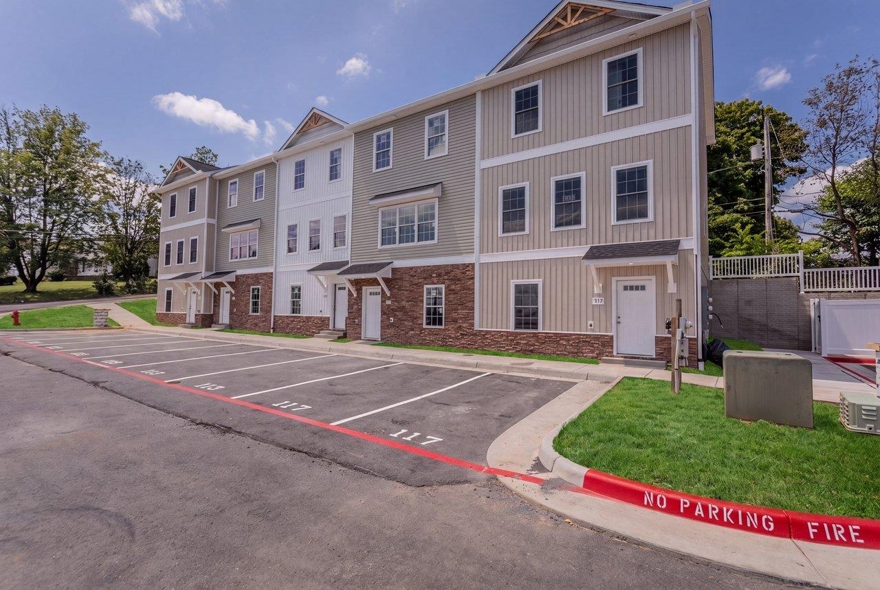 105 WILLOWSTONE CT, HARRISONBURG, Virginia 22801, 2 Bedrooms Bedrooms, ,2 BathroomsBathrooms,Residential,Pleasant Hill Townhomes,105 WILLOWSTONE CT,675778 MLS # 675778