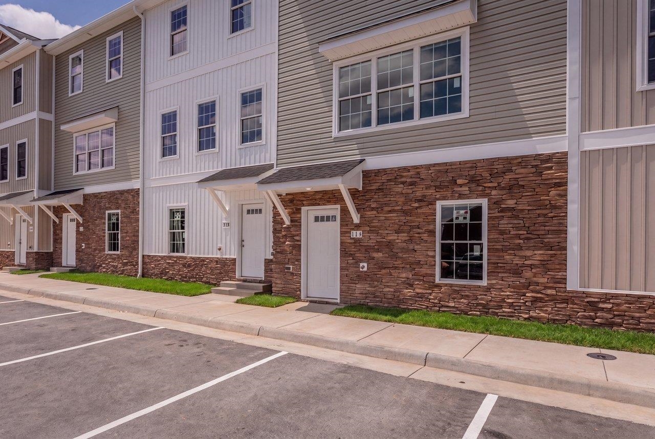 105 WILLOWSTONE CT, HARRISONBURG, Virginia 22801, 2 Bedrooms Bedrooms, ,2 BathroomsBathrooms,Residential,Pleasant Hill Townhomes,105 WILLOWSTONE CT,675778 MLS # 675778