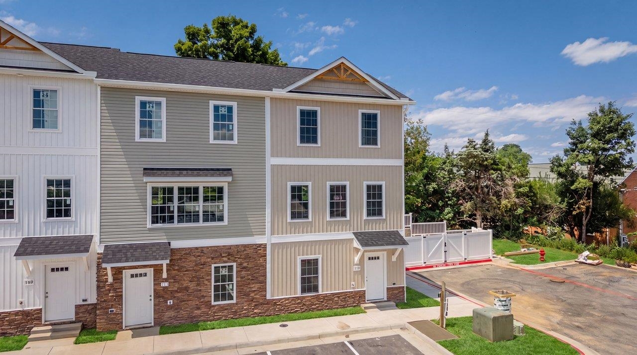 105 WILLOWSTONE CT, HARRISONBURG, Virginia 22801, 2 Bedrooms Bedrooms, ,2 BathroomsBathrooms,Residential,Pleasant Hill Townhomes,105 WILLOWSTONE CT,675778 MLS # 675778
