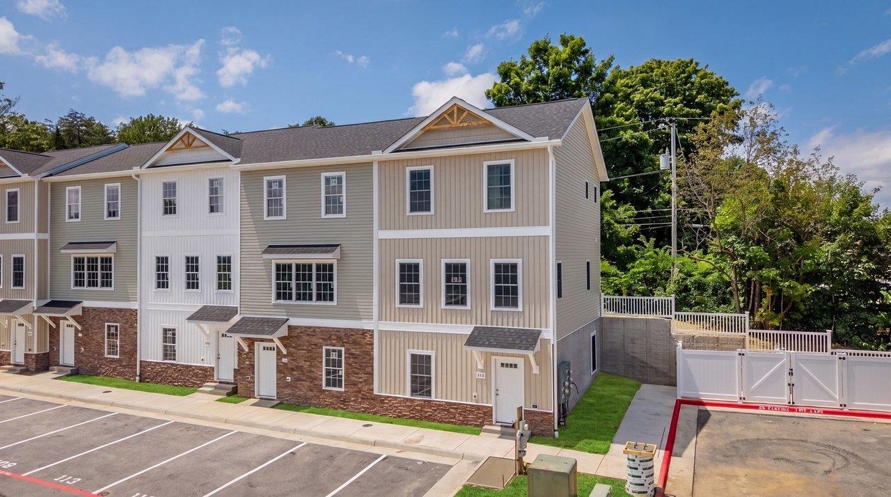 105 WILLOWSTONE CT, HARRISONBURG, Virginia 22801, 2 Bedrooms Bedrooms, ,2 BathroomsBathrooms,Residential,Pleasant Hill Townhomes,105 WILLOWSTONE CT,675778 MLS # 675778
