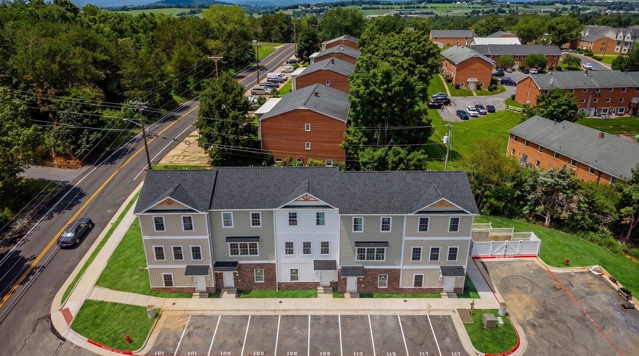 105 WILLOWSTONE CT, HARRISONBURG, Virginia 22801, 2 Bedrooms Bedrooms, ,2 BathroomsBathrooms,Residential,Pleasant Hill Townhomes,105 WILLOWSTONE CT,675778 MLS # 675778