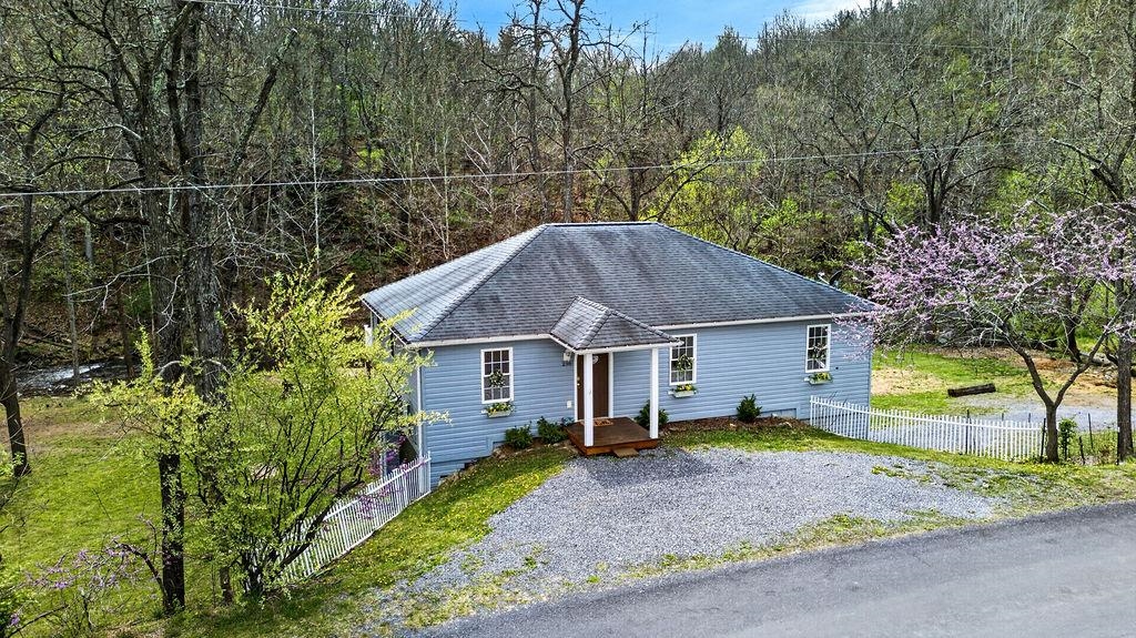 298 HUNDLEY DISTILLERY RD, CHURCHVILLE, Virginia 24421, 3 Bedrooms Bedrooms, ,2 BathroomsBathrooms,Residential,298 HUNDLEY DISTILLERY RD,675780 MLS # 675780