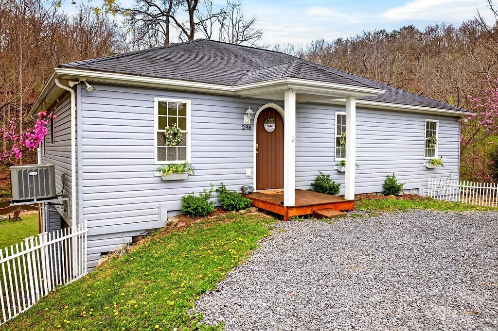 298 HUNDLEY DISTILLERY RD, CHURCHVILLE, Virginia 24421, 3 Bedrooms Bedrooms, ,2 BathroomsBathrooms,Residential,298 HUNDLEY DISTILLERY RD,675780 MLS # 675780