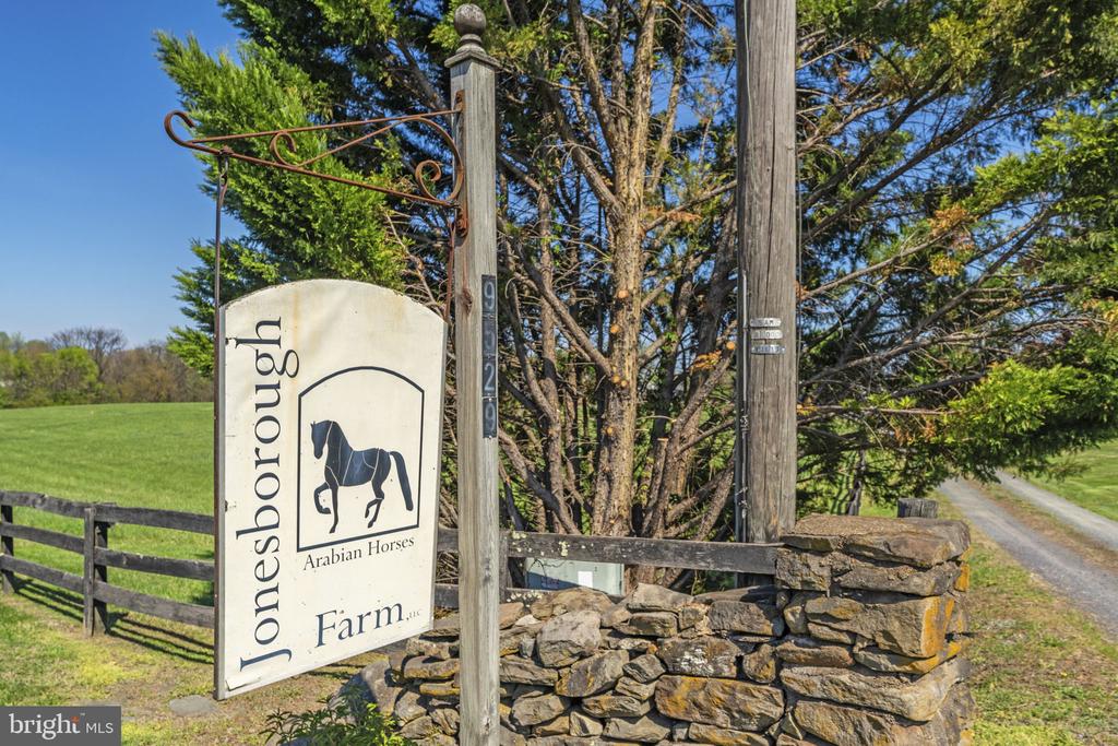 9529 SPERRYVILLE PIKE, CULPEPER, Virginia 22701, 4 Bedrooms Bedrooms, ,2 BathroomsBathrooms,Residential,9529 SPERRYVILLE PIKE,VACU2012820 MLS # VACU2012820