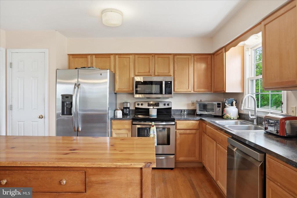 8117 BAILEY RD, WARRENTON, Virginia 20186, 4 Bedrooms Bedrooms, ,3 BathroomsBathrooms,Residential,8117 BAILEY RD,VAFQ2021550 MLS # VAFQ2021550