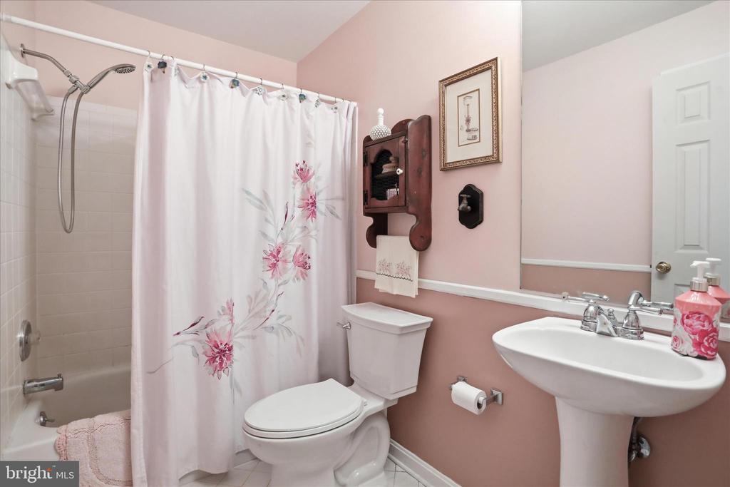 8117 BAILEY RD, WARRENTON, Virginia 20186, 4 Bedrooms Bedrooms, ,3 BathroomsBathrooms,Residential,8117 BAILEY RD,VAFQ2021550 MLS # VAFQ2021550