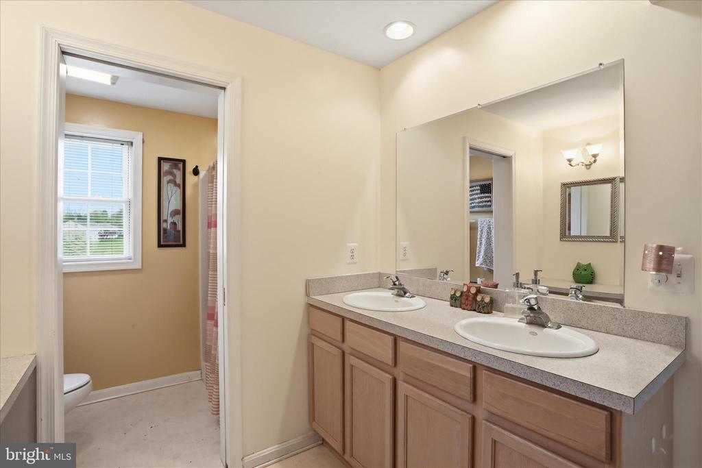 8117 BAILEY RD, WARRENTON, Virginia 20186, 4 Bedrooms Bedrooms, ,3 BathroomsBathrooms,Residential,8117 BAILEY RD,VAFQ2021550 MLS # VAFQ2021550