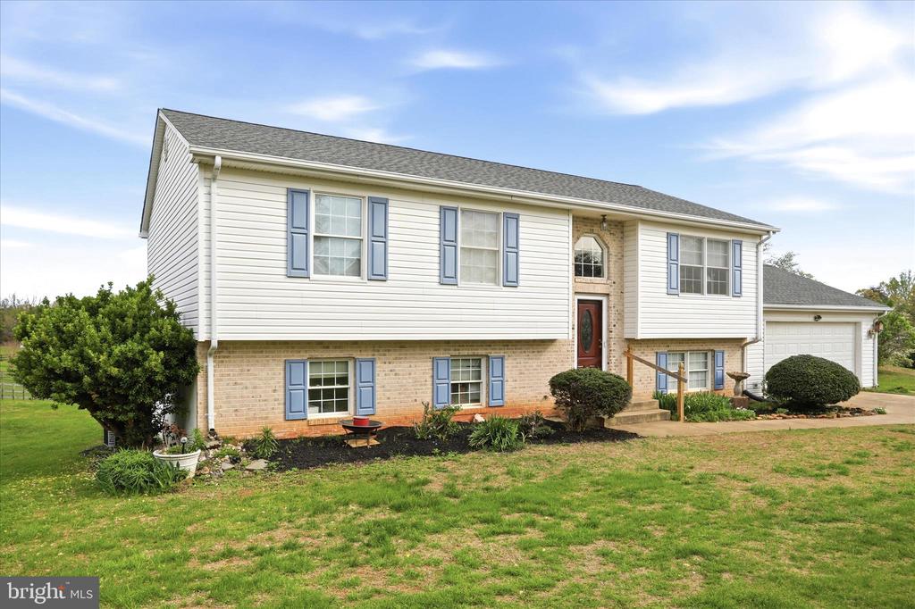 8117 BAILEY RD, WARRENTON, Virginia 20186, 4 Bedrooms Bedrooms, ,3 BathroomsBathrooms,Residential,8117 BAILEY RD,VAFQ2021550 MLS # VAFQ2021550