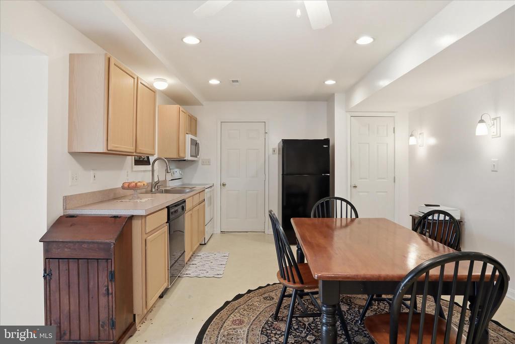 8117 BAILEY RD, WARRENTON, Virginia 20186, 4 Bedrooms Bedrooms, ,3 BathroomsBathrooms,Residential,8117 BAILEY RD,VAFQ2021550 MLS # VAFQ2021550