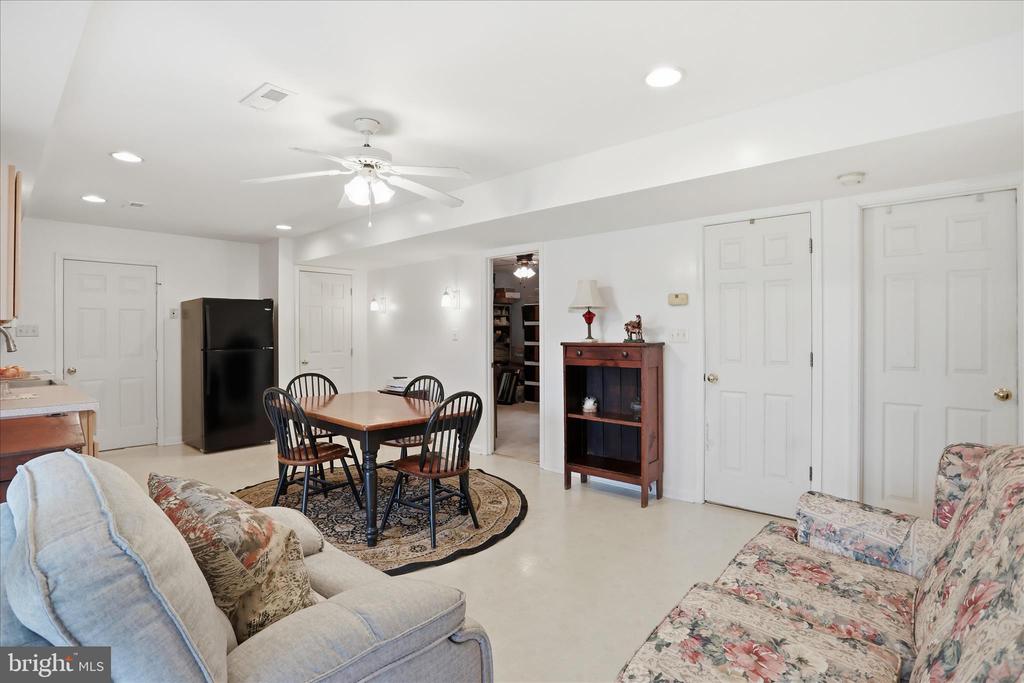 8117 BAILEY RD, WARRENTON, Virginia 20186, 4 Bedrooms Bedrooms, ,3 BathroomsBathrooms,Residential,8117 BAILEY RD,VAFQ2021550 MLS # VAFQ2021550