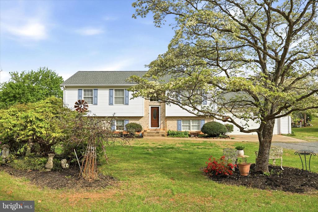 8117 BAILEY RD, WARRENTON, Virginia 20186, 4 Bedrooms Bedrooms, ,3 BathroomsBathrooms,Residential,8117 BAILEY RD,VAFQ2021550 MLS # VAFQ2021550