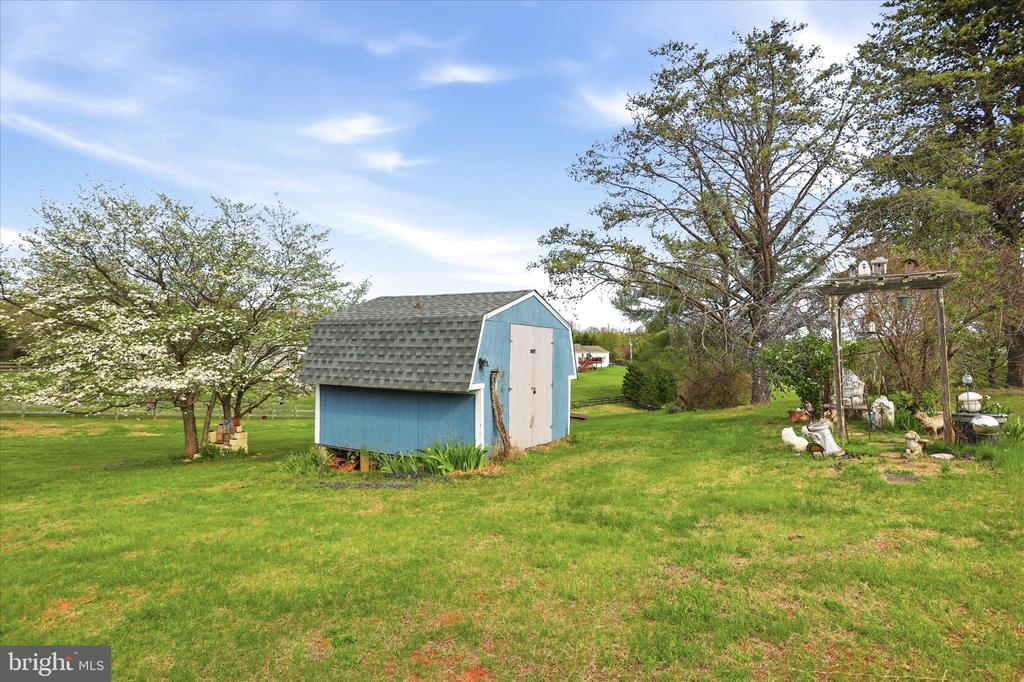 8117 BAILEY RD, WARRENTON, Virginia 20186, 4 Bedrooms Bedrooms, ,3 BathroomsBathrooms,Residential,8117 BAILEY RD,VAFQ2021550 MLS # VAFQ2021550