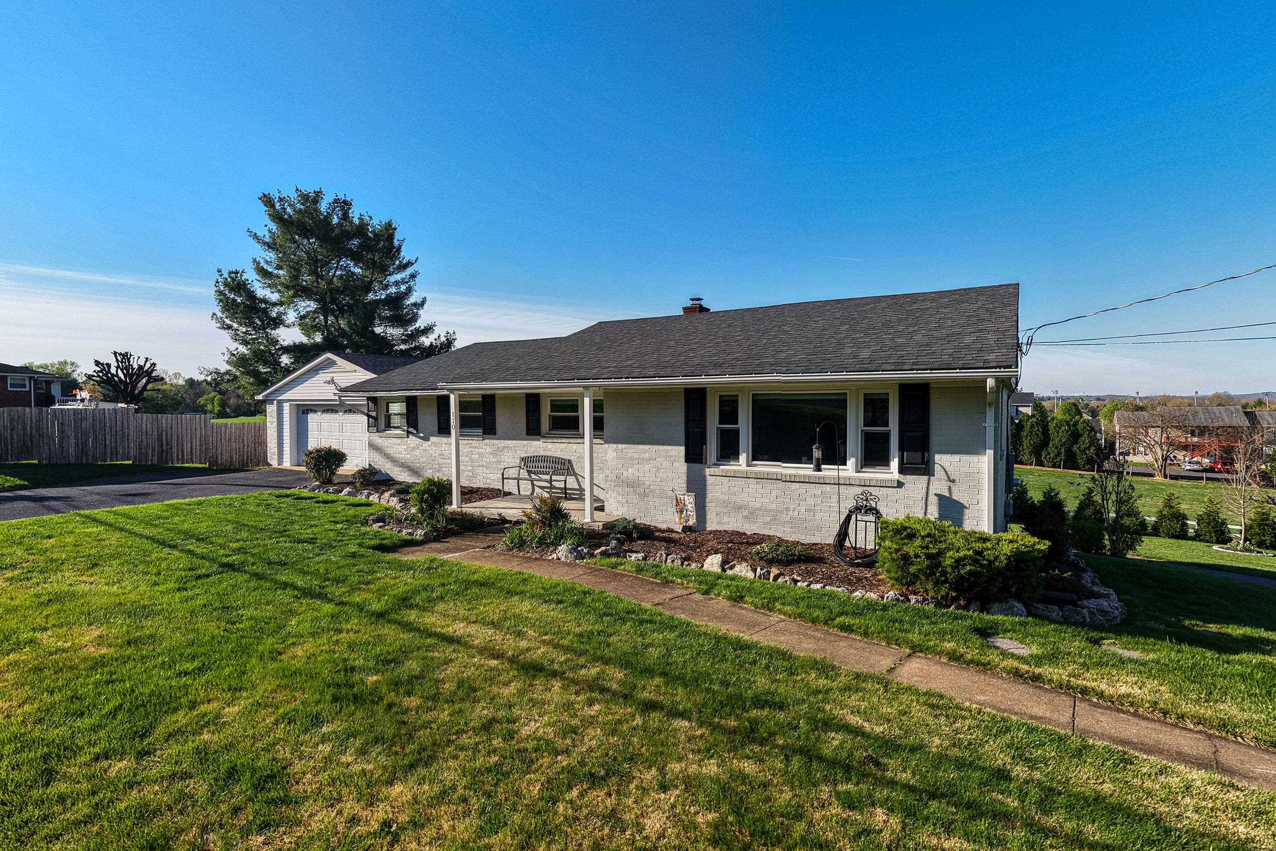 110 OAKWOOD DR, BRIDGEWATER, Virginia 22812, 3 Bedrooms Bedrooms, ,2 BathroomsBathrooms,Residential,110 OAKWOOD DR,675806 MLS # 675806