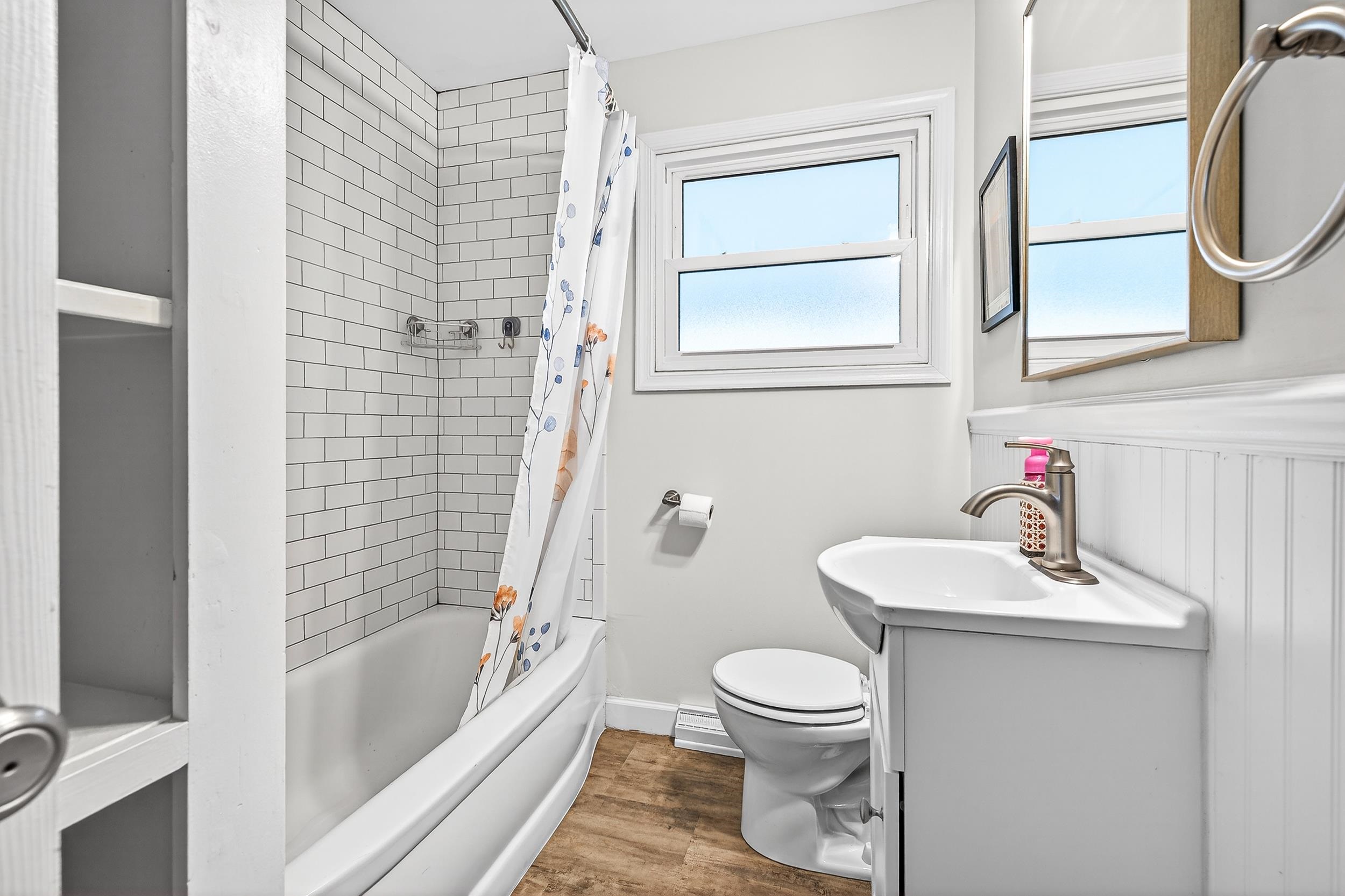 110 OAKWOOD DR, BRIDGEWATER, Virginia 22812, 3 Bedrooms Bedrooms, ,2 BathroomsBathrooms,Residential,110 OAKWOOD DR,675806 MLS # 675806