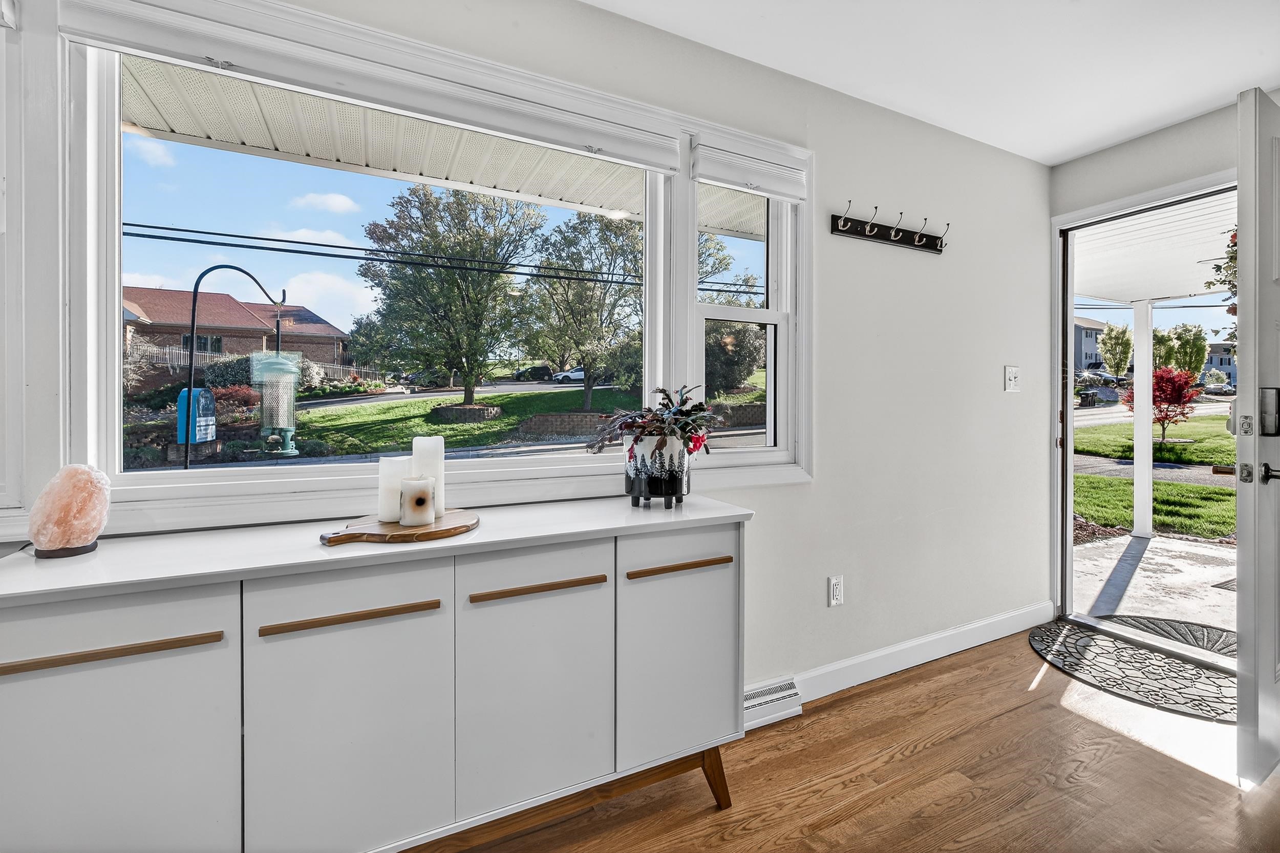 110 OAKWOOD DR, BRIDGEWATER, Virginia 22812, 3 Bedrooms Bedrooms, ,2 BathroomsBathrooms,Residential,110 OAKWOOD DR,675806 MLS # 675806