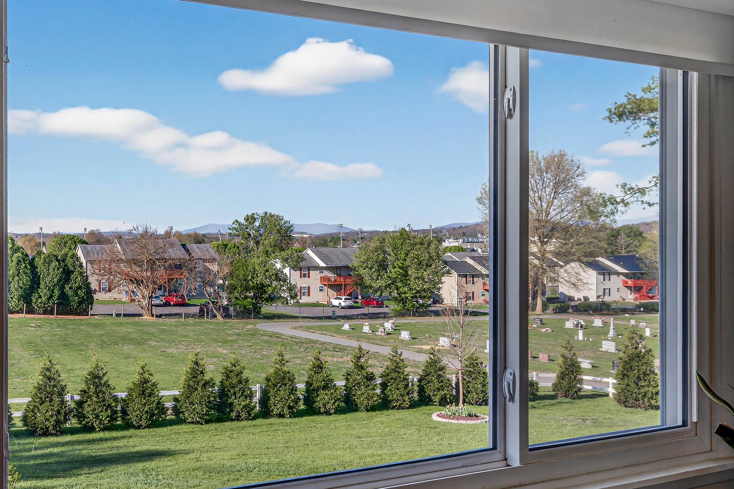 110 OAKWOOD DR, BRIDGEWATER, Virginia 22812, 3 Bedrooms Bedrooms, ,2 BathroomsBathrooms,Residential,110 OAKWOOD DR,675806 MLS # 675806