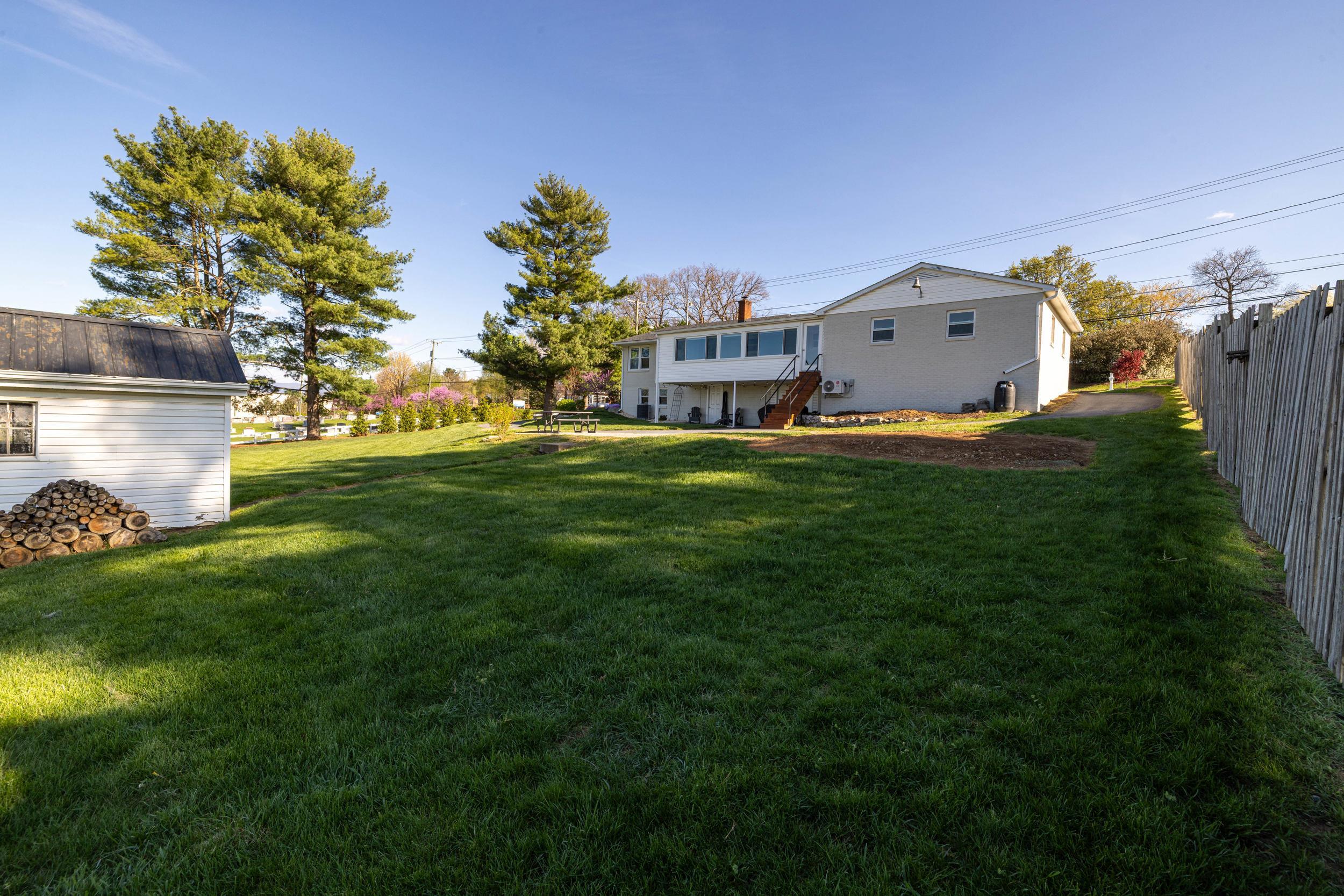 110 OAKWOOD DR, BRIDGEWATER, Virginia 22812, 3 Bedrooms Bedrooms, ,2 BathroomsBathrooms,Residential,110 OAKWOOD DR,675806 MLS # 675806