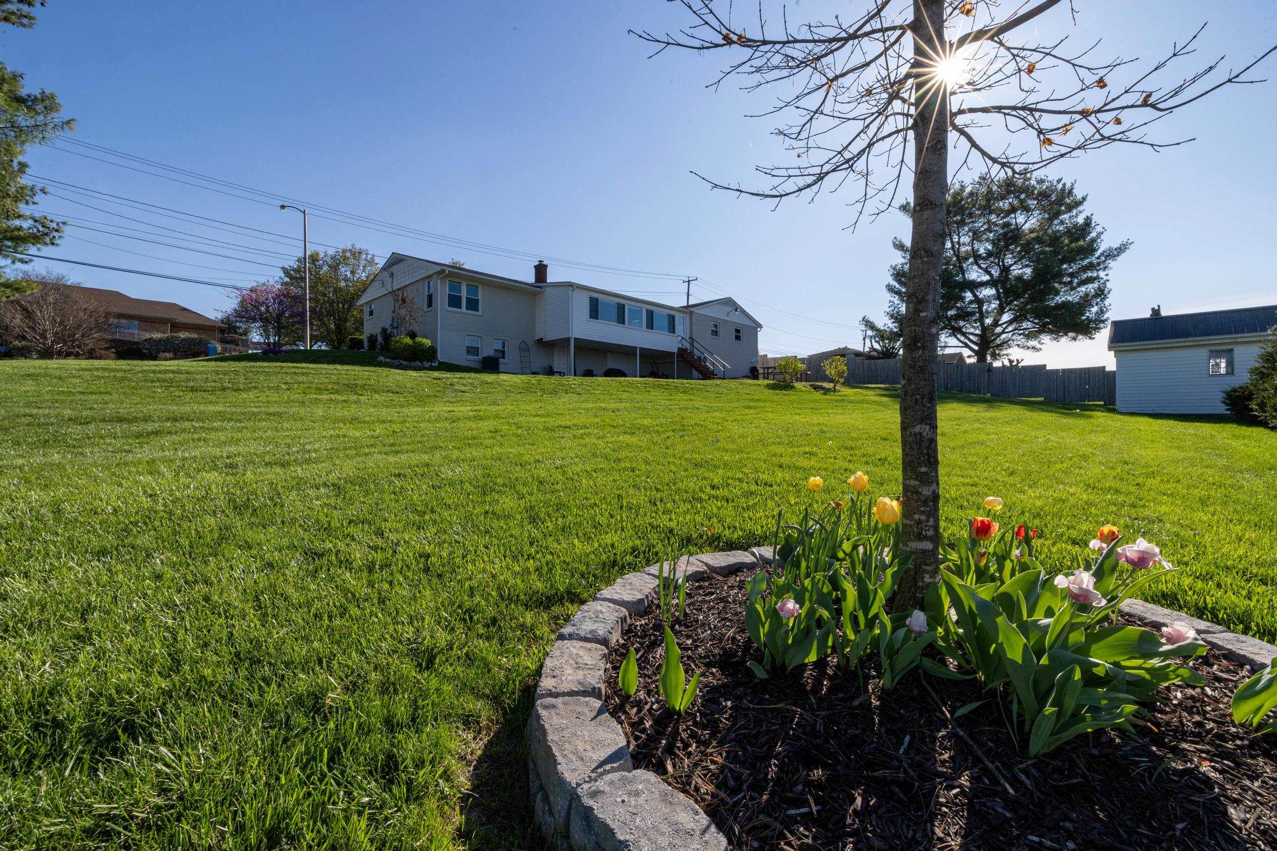 110 OAKWOOD DR, BRIDGEWATER, Virginia 22812, 3 Bedrooms Bedrooms, ,2 BathroomsBathrooms,Residential,110 OAKWOOD DR,675806 MLS # 675806