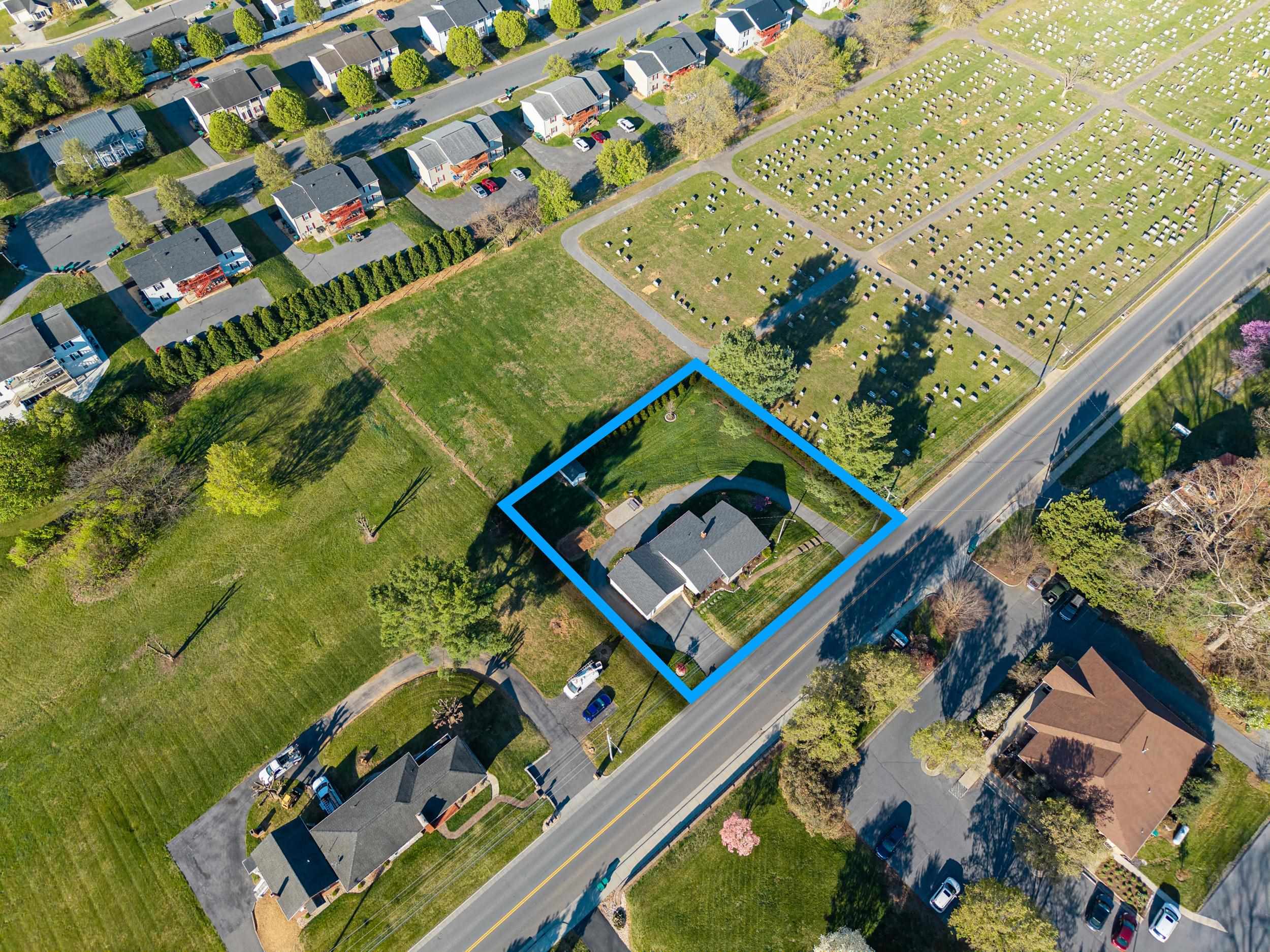 110 OAKWOOD DR, BRIDGEWATER, Virginia 22812, 3 Bedrooms Bedrooms, ,2 BathroomsBathrooms,Residential,110 OAKWOOD DR,675806 MLS # 675806