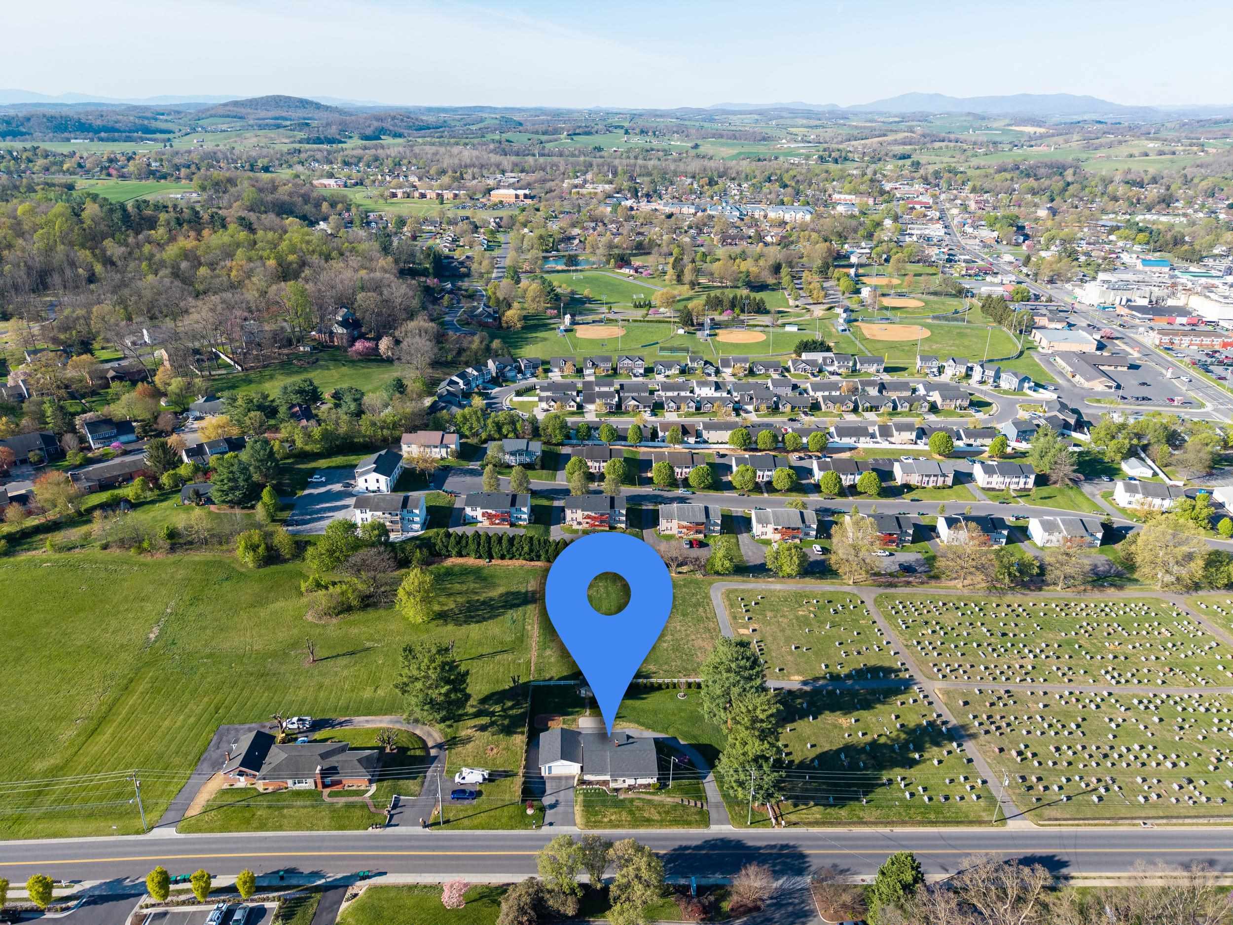 110 OAKWOOD DR, BRIDGEWATER, Virginia 22812, 3 Bedrooms Bedrooms, ,2 BathroomsBathrooms,Residential,110 OAKWOOD DR,675806 MLS # 675806