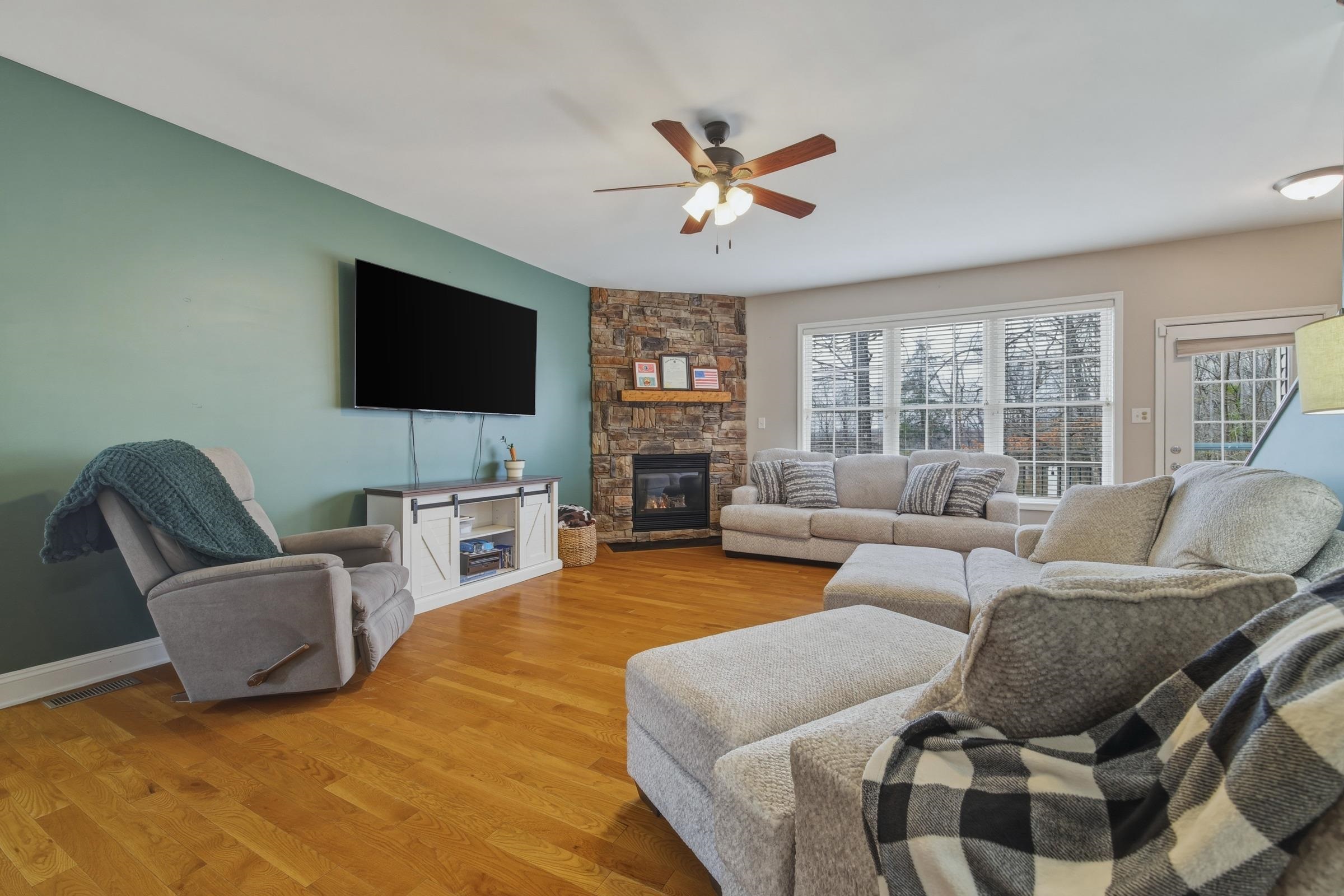 257 HUNTER RD, MAURERTOWN, Virginia 22644, 4 Bedrooms Bedrooms, ,2 BathroomsBathrooms,Residential,257 HUNTER RD,675810 MLS # 675810