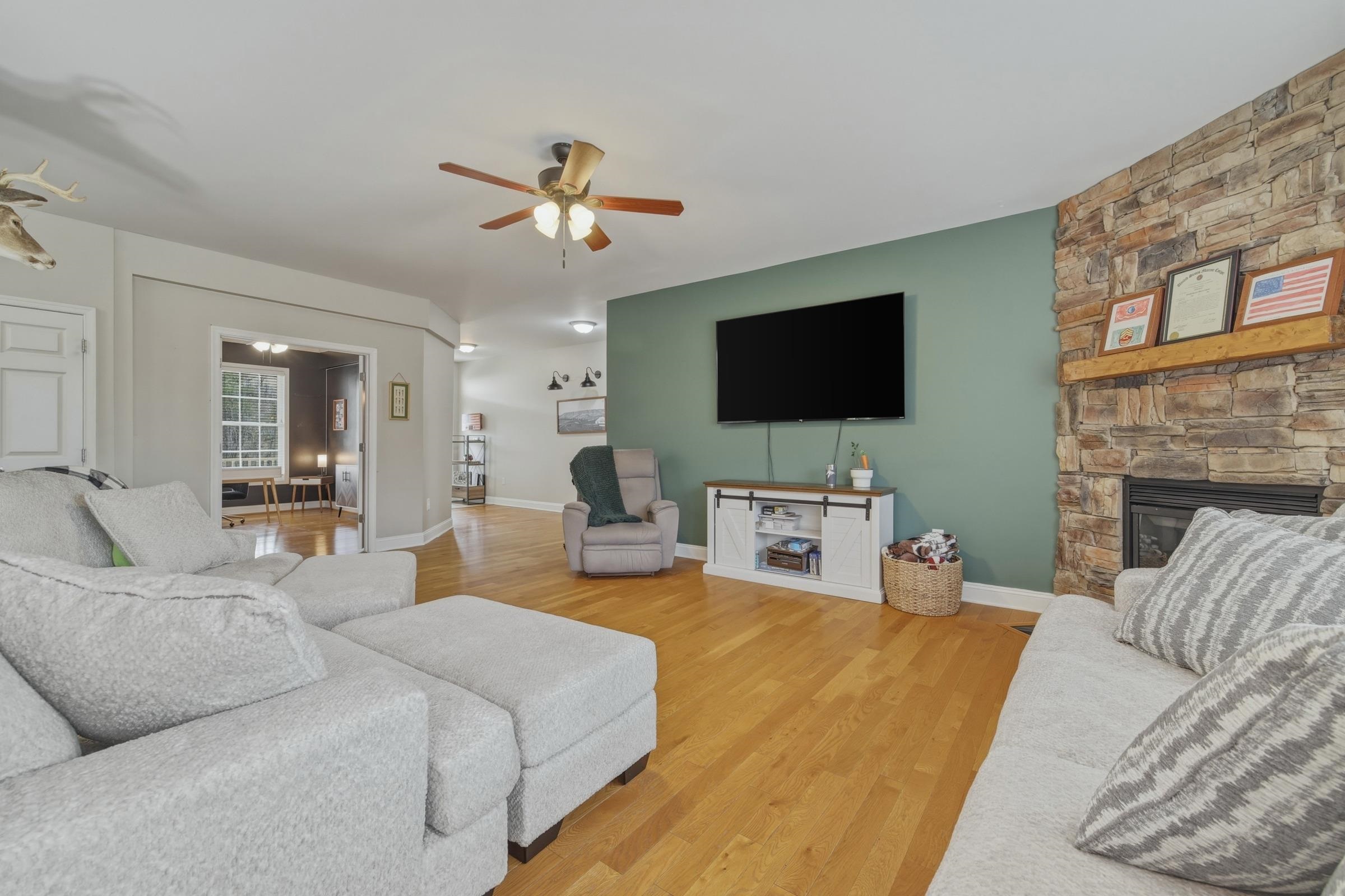 257 HUNTER RD, MAURERTOWN, Virginia 22644, 4 Bedrooms Bedrooms, ,2 BathroomsBathrooms,Residential,257 HUNTER RD,675810 MLS # 675810