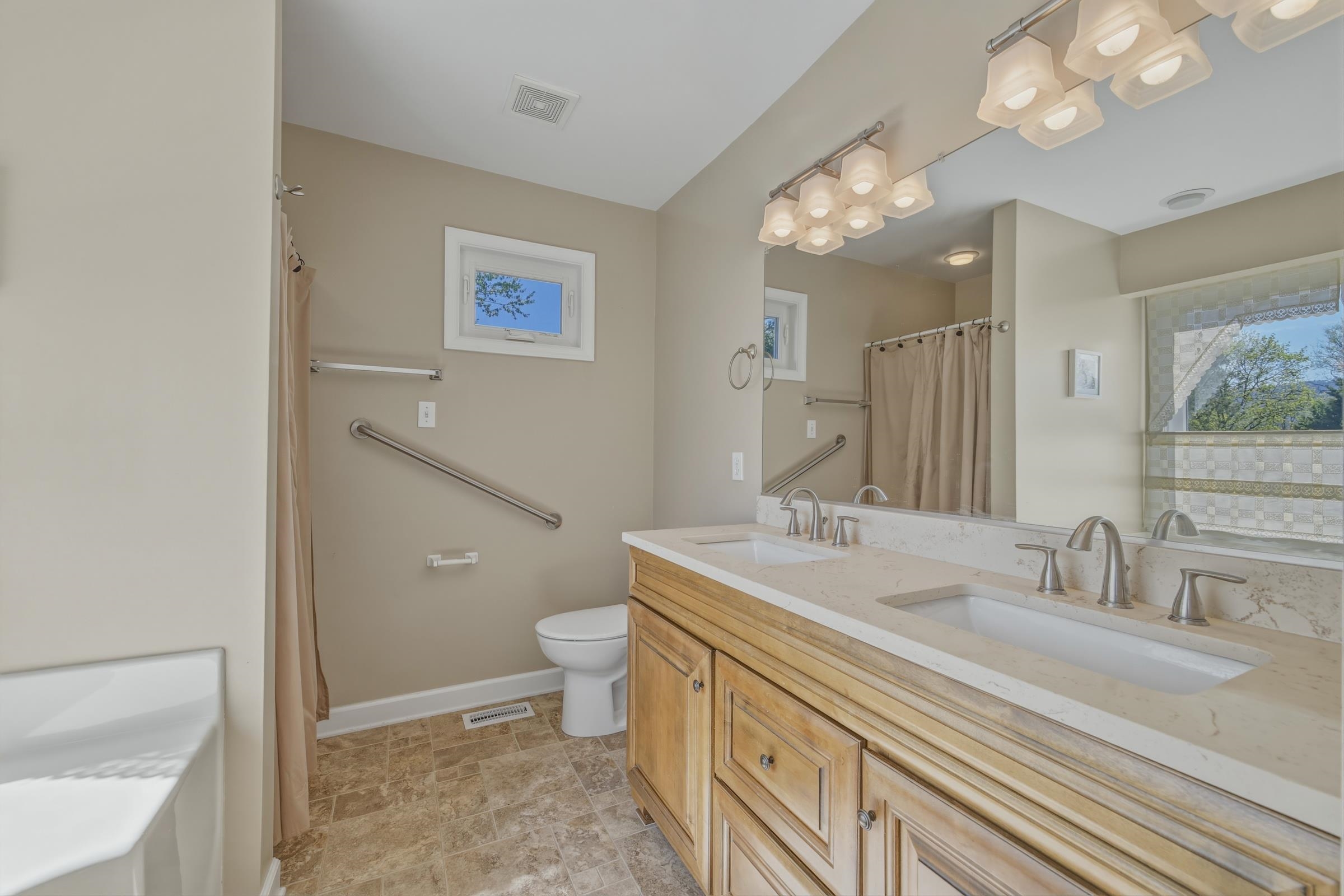 515 HOLLINGSWORTH RD, WOODSTOCK, Virginia 22664, 3 Bedrooms Bedrooms, ,2 BathroomsBathrooms,Residential,515 HOLLINGSWORTH RD,675812 MLS # 675812