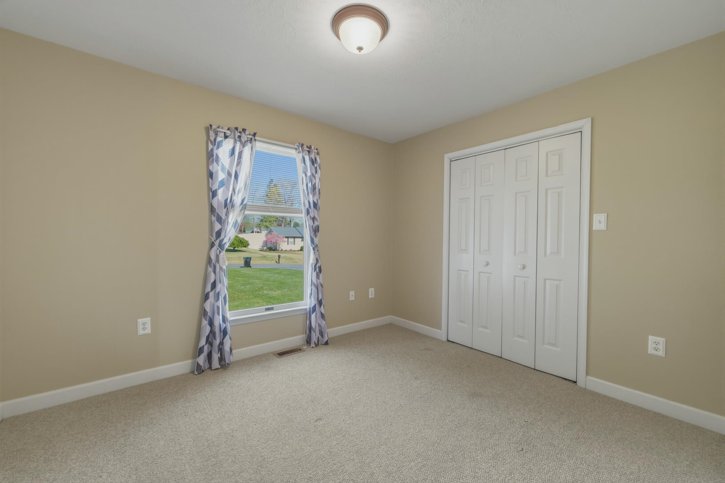 515 HOLLINGSWORTH RD, WOODSTOCK, Virginia 22664, 3 Bedrooms Bedrooms, ,2 BathroomsBathrooms,Residential,515 HOLLINGSWORTH RD,675812 MLS # 675812