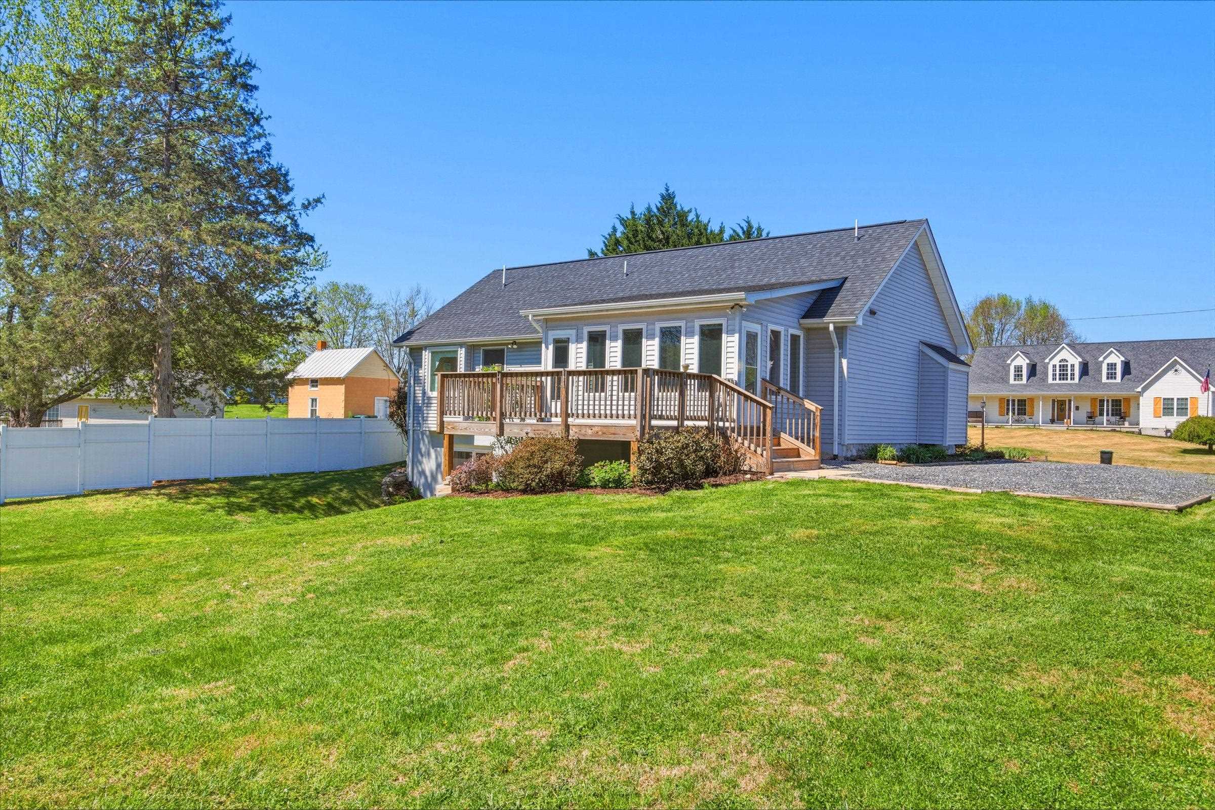 515 HOLLINGSWORTH RD, WOODSTOCK, Virginia 22664, 3 Bedrooms Bedrooms, ,2 BathroomsBathrooms,Residential,515 HOLLINGSWORTH RD,675812 MLS # 675812