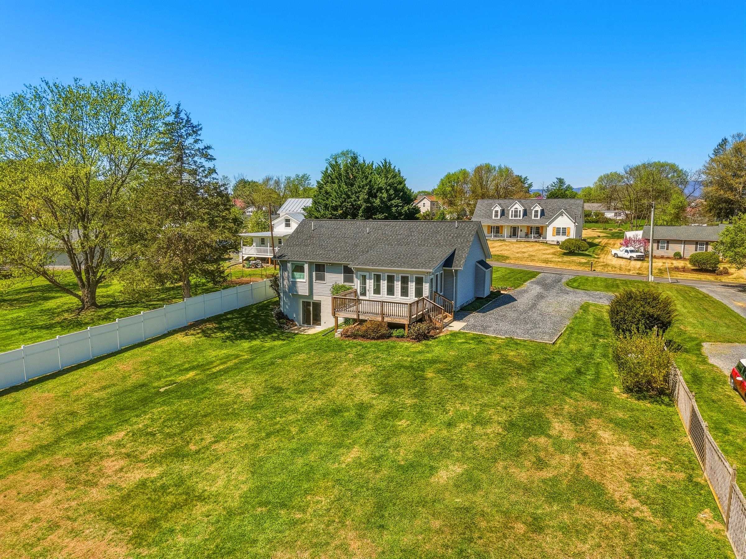 515 HOLLINGSWORTH RD, WOODSTOCK, Virginia 22664, 3 Bedrooms Bedrooms, ,2 BathroomsBathrooms,Residential,515 HOLLINGSWORTH RD,675812 MLS # 675812