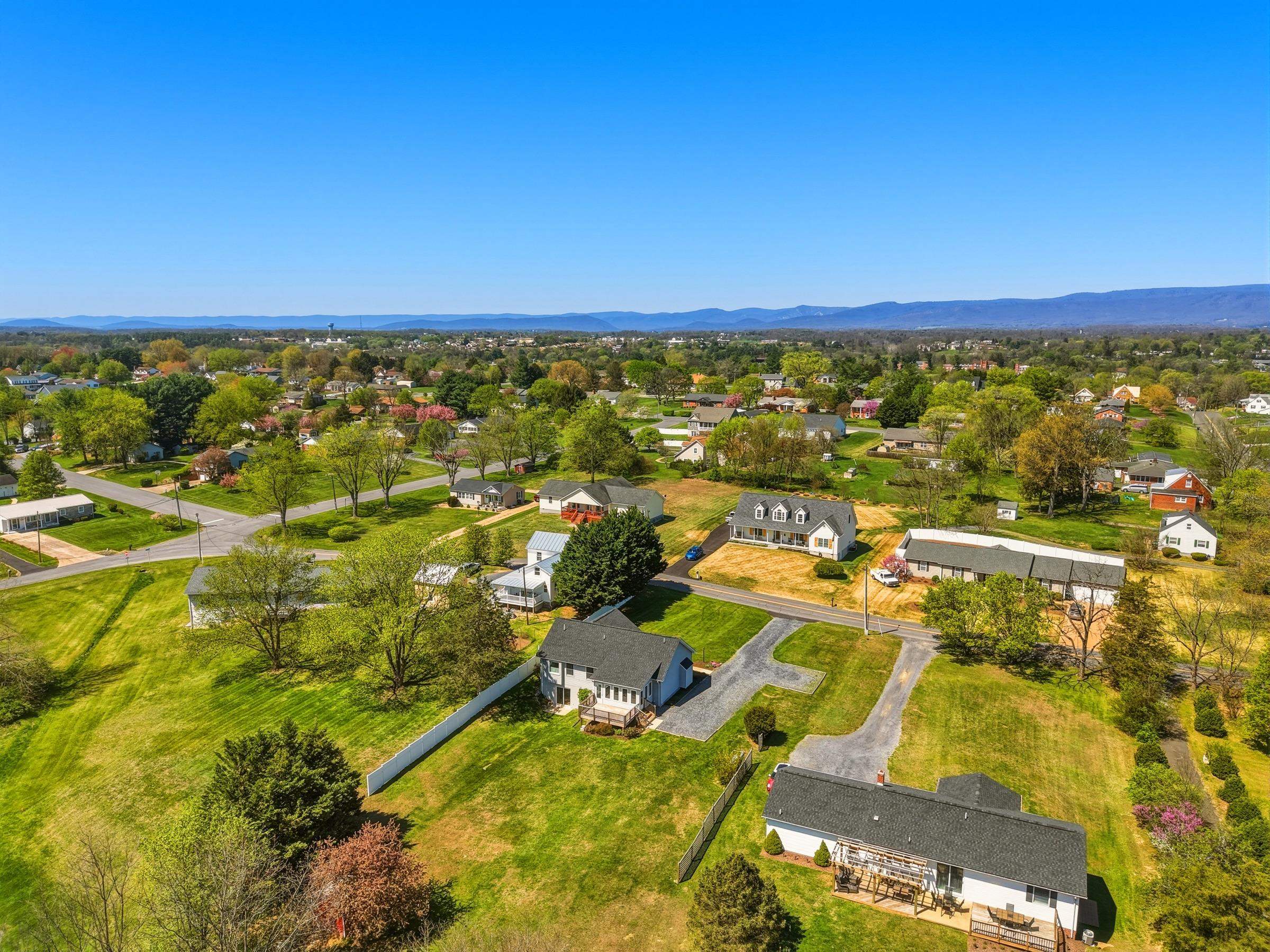 515 HOLLINGSWORTH RD, WOODSTOCK, Virginia 22664, 3 Bedrooms Bedrooms, ,2 BathroomsBathrooms,Residential,515 HOLLINGSWORTH RD,675812 MLS # 675812