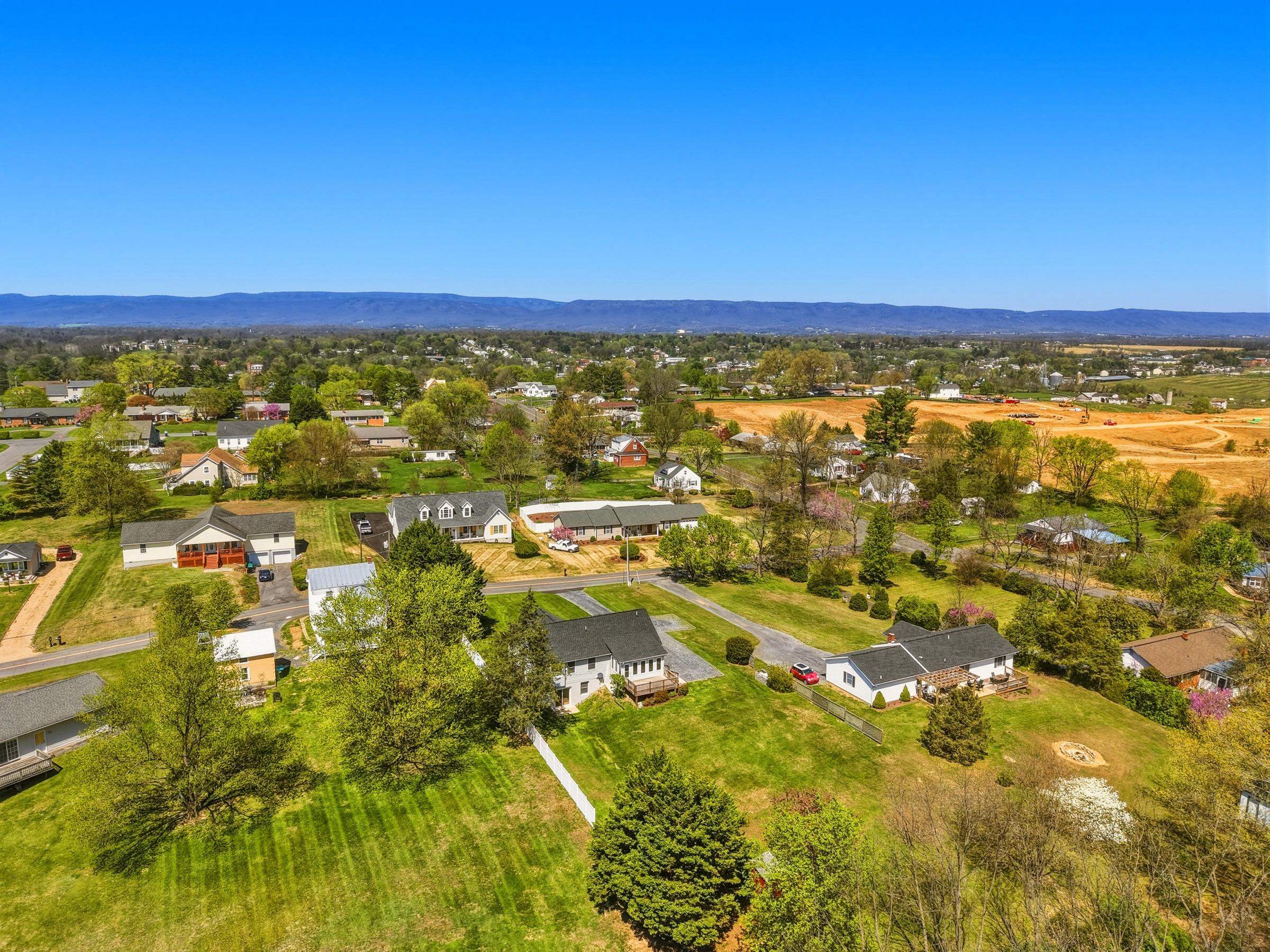 515 HOLLINGSWORTH RD, WOODSTOCK, Virginia 22664, 3 Bedrooms Bedrooms, ,2 BathroomsBathrooms,Residential,515 HOLLINGSWORTH RD,675812 MLS # 675812