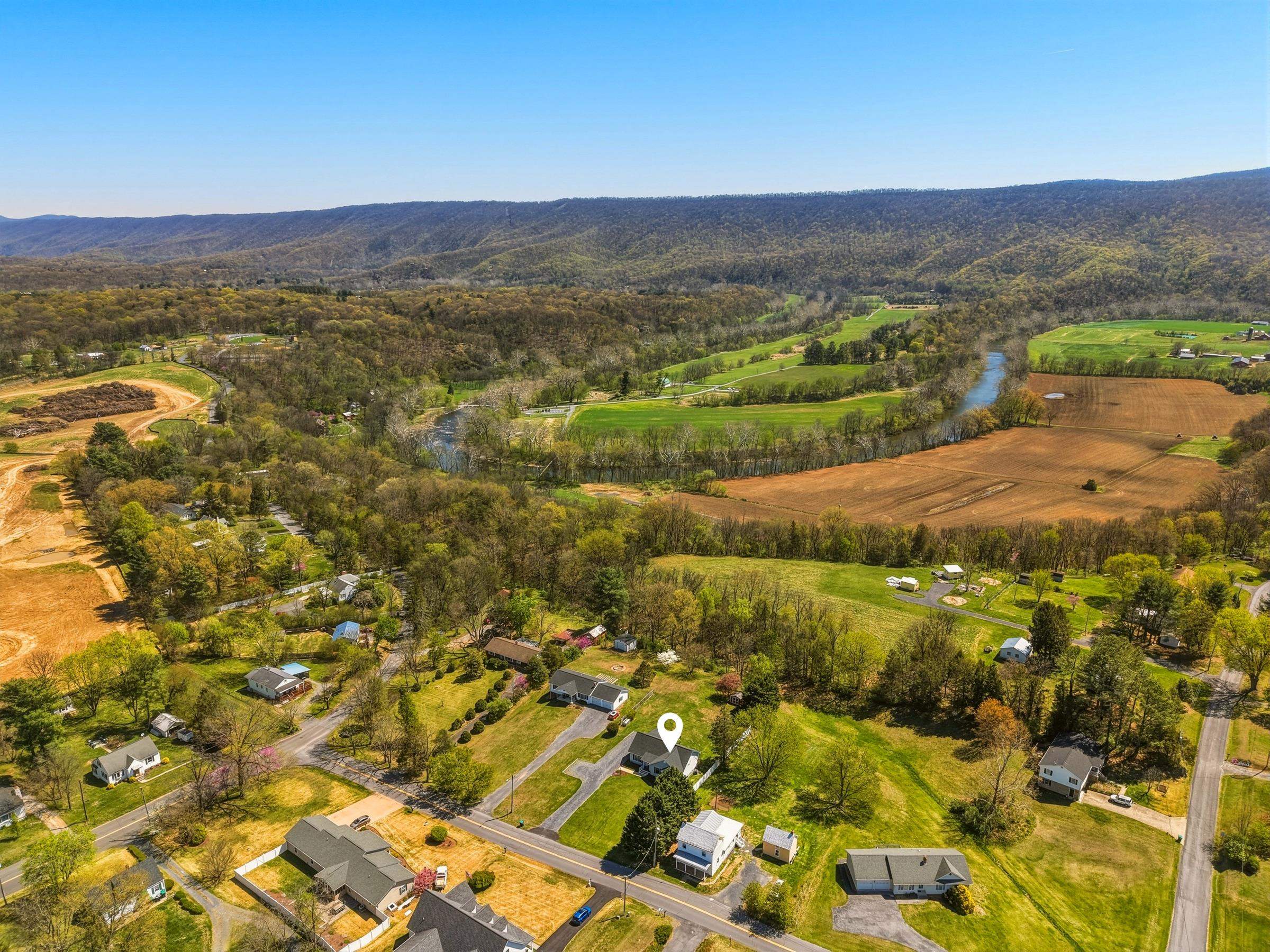 515 HOLLINGSWORTH RD, WOODSTOCK, Virginia 22664, 3 Bedrooms Bedrooms, ,2 BathroomsBathrooms,Residential,515 HOLLINGSWORTH RD,675812 MLS # 675812