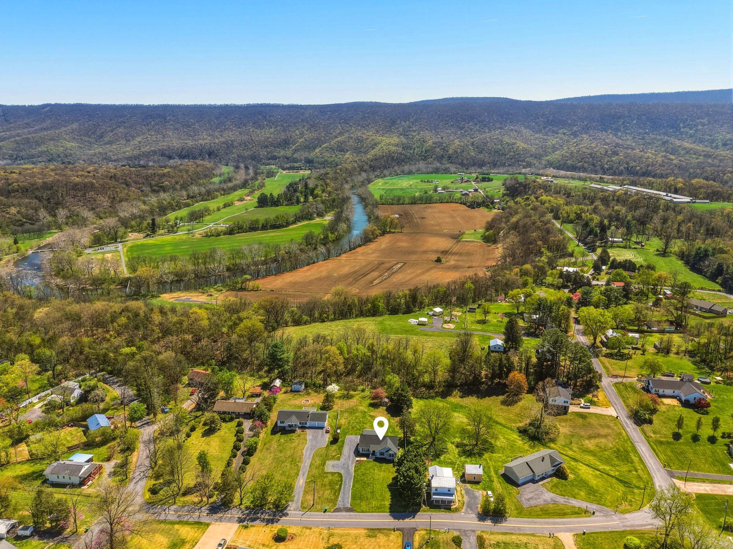 515 HOLLINGSWORTH RD, WOODSTOCK, Virginia 22664, 3 Bedrooms Bedrooms, ,2 BathroomsBathrooms,Residential,515 HOLLINGSWORTH RD,675812 MLS # 675812